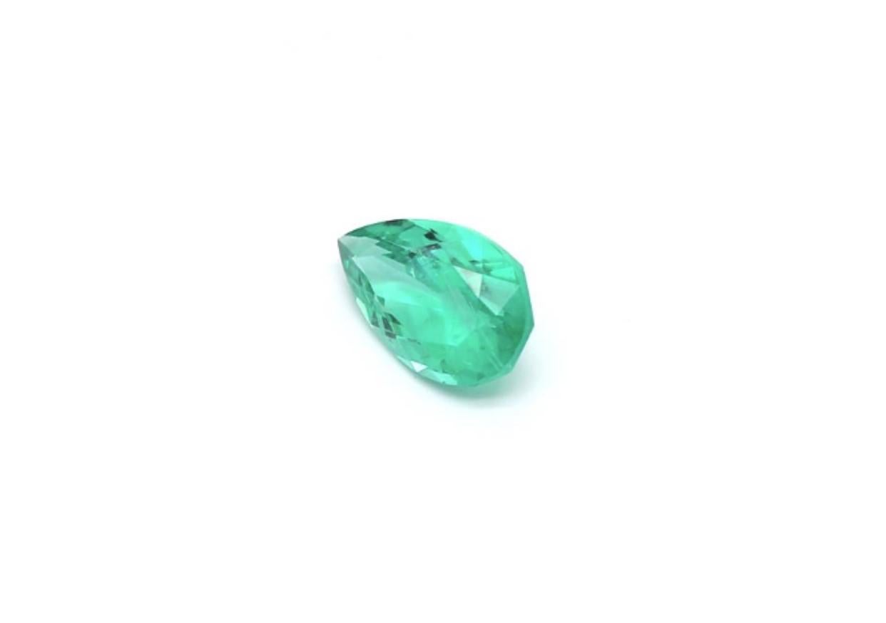 An amazing Russian Emerald which allows jewelers to create a unique piece of wearable art.
This exceptional quality gemstone would make a custom-made jewelry design. Perfect for a Ring or Pendant.

Shape - Pear-shaped
Weight - 0.37 ct
Treatment -