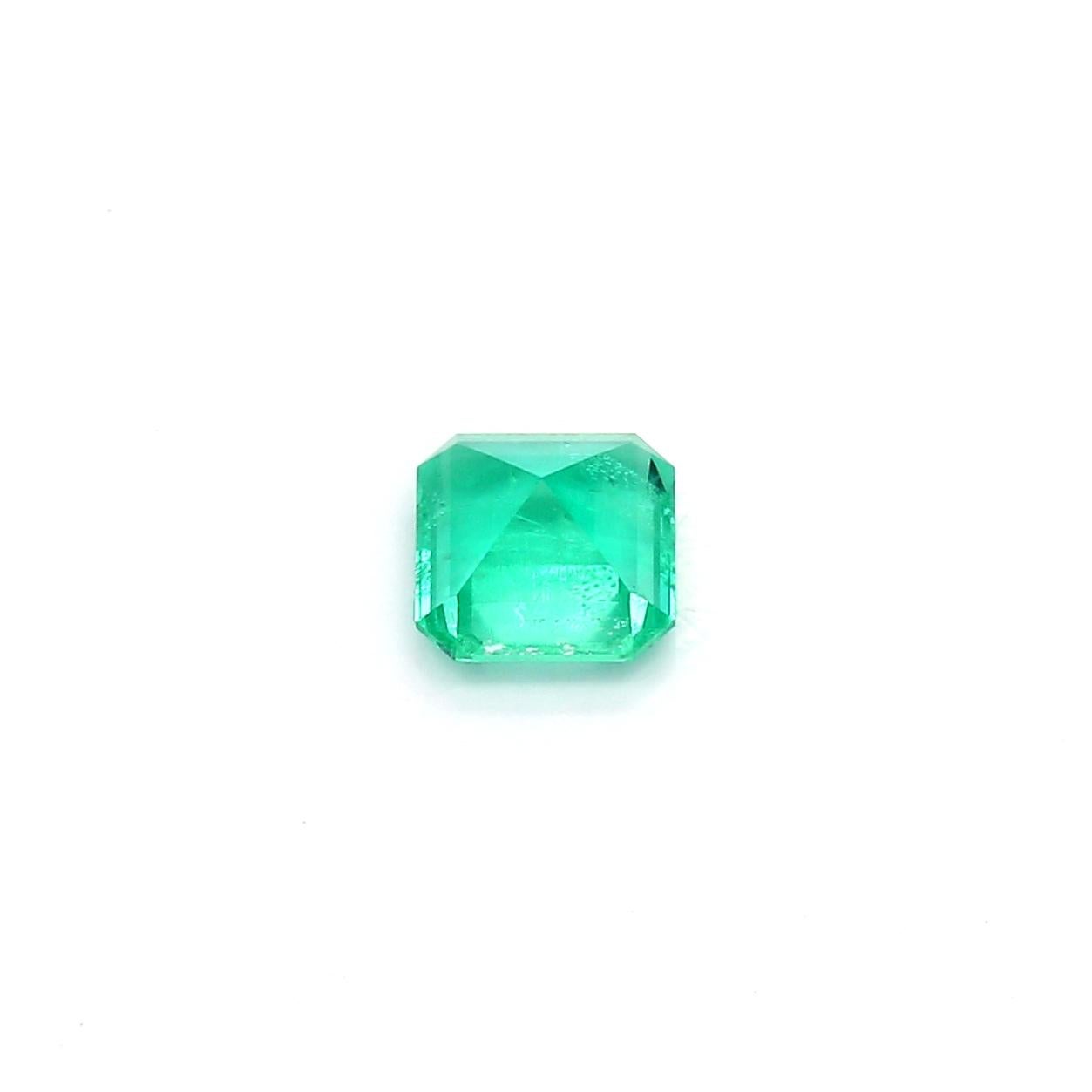 An amazing octagon-shaped Russian Emerald which allows jewelers to create a unique piece of wearable art.
This exceptional quality gemstone would make a custom-made jewelry design. Perfect for a Ring or Pendant.

Shape - Octagon
Weight - 0.62
