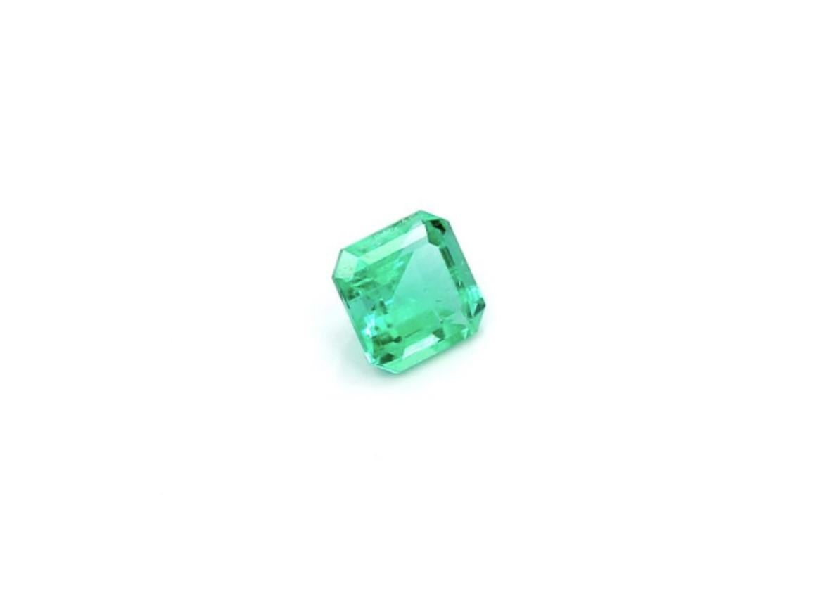 Taille octogone Greene & Greene Greene Neon Green pierres précieuses non traitées d'un poids de 0,62 carat certifiées ICL en vente