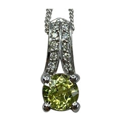 Ciondolo in oro bianco 18k con diamante e zaffiro naturale dell'Australia, giallo vivo, non inventato.