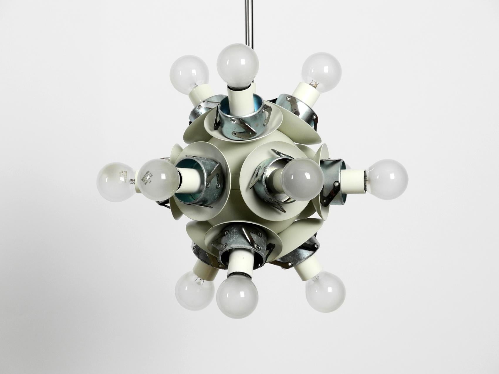Plafonnier Kaiser Leuchten en métal non utilisé des années 60 Atomic Space Age (ère spatiale) 12 sphères en verre en vente 3