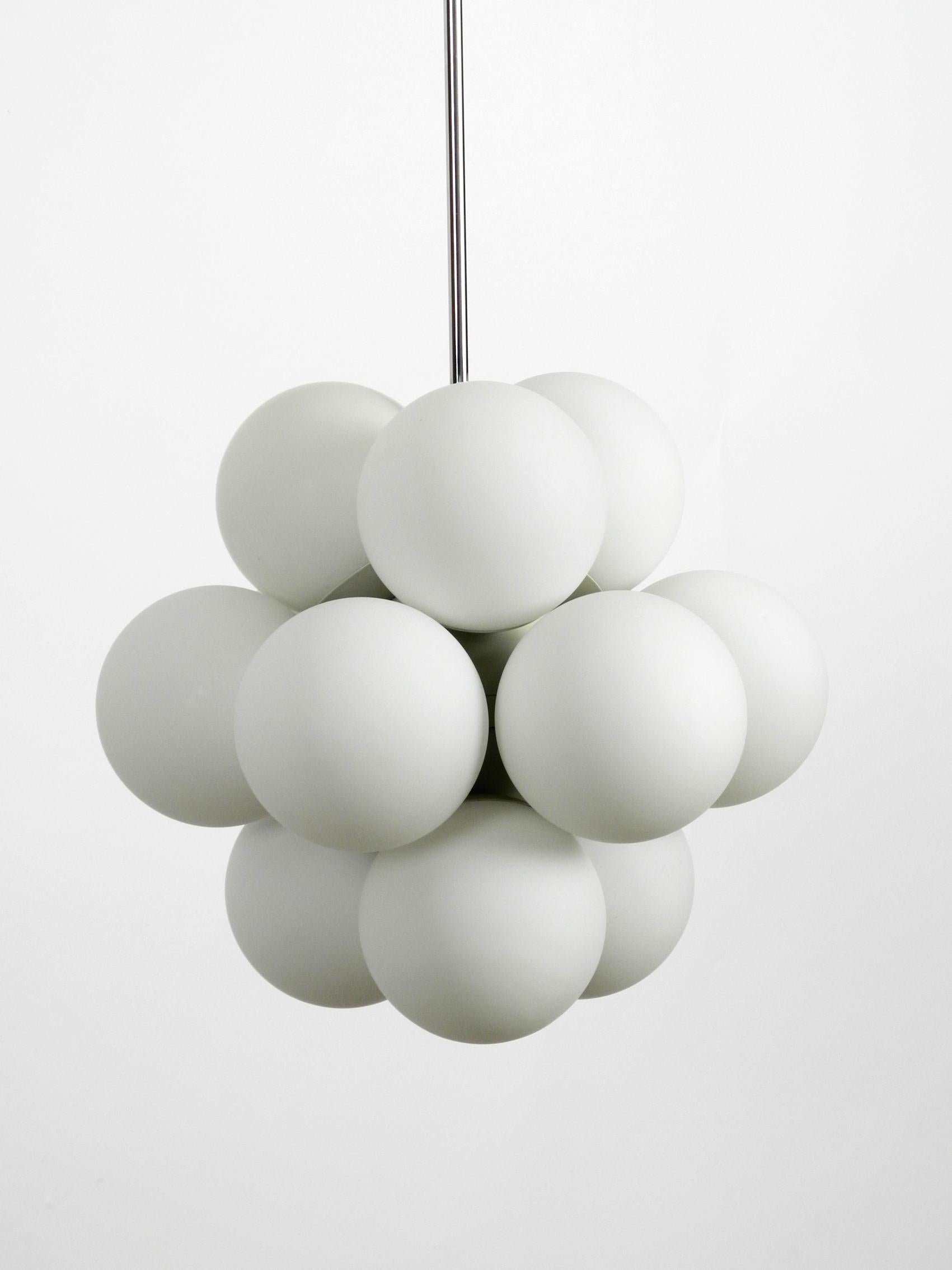 Unused 60s Atomic Space Age Kaiser Leuchten metal ceiling lamp 12 glass spheres In Good Condition For Sale In München, DE