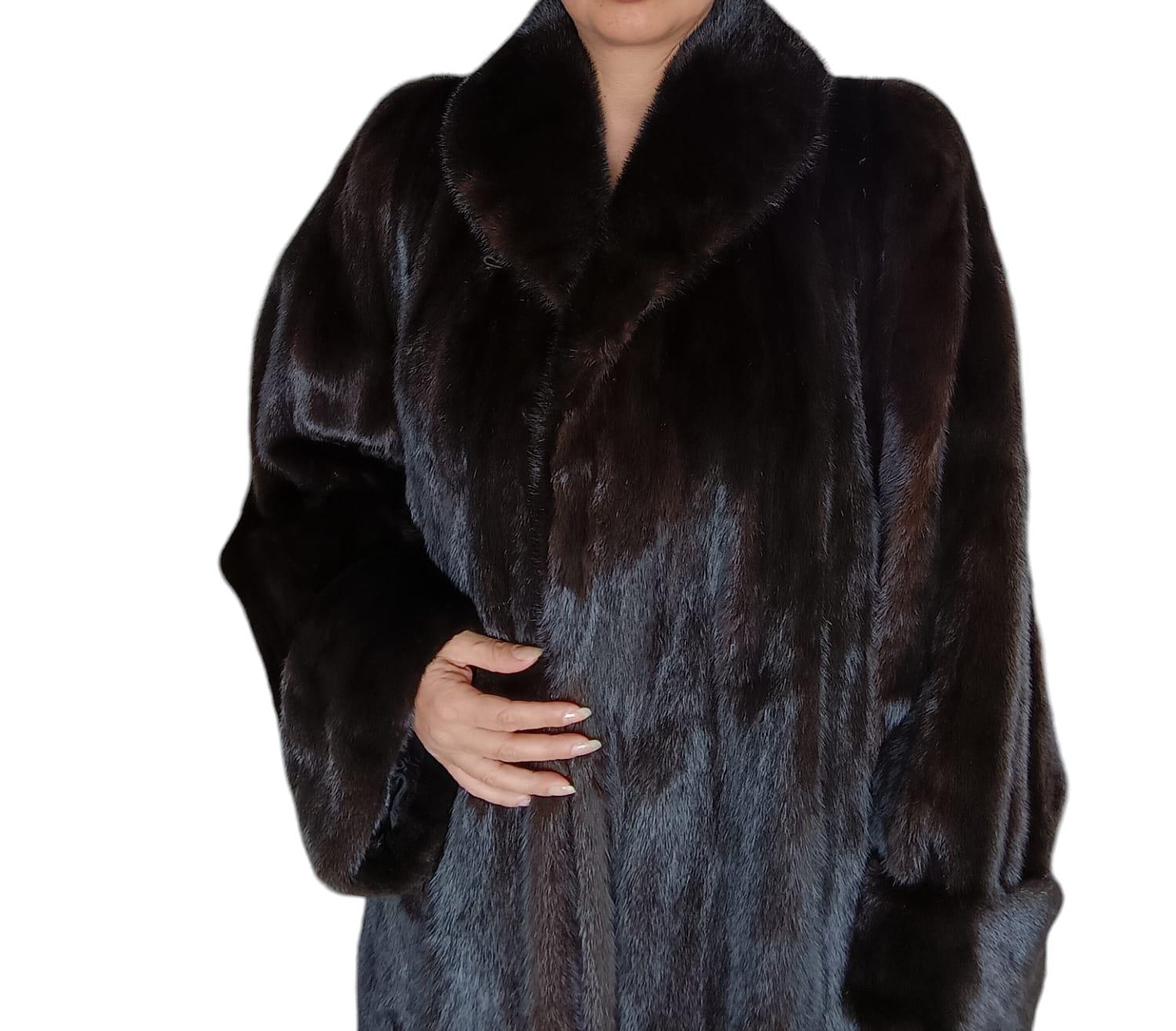 DESCRIZIONE DEL PRODOTTO:

Cappotto in pelliccia di visone da ranch Birger Christensen (taglia 14 L) non utilizzato

Il rinomato Birger Christensen  Label, pelli lucenti molto belle, pelliccia morbida e impeccabile, colori vivaci, fodera in