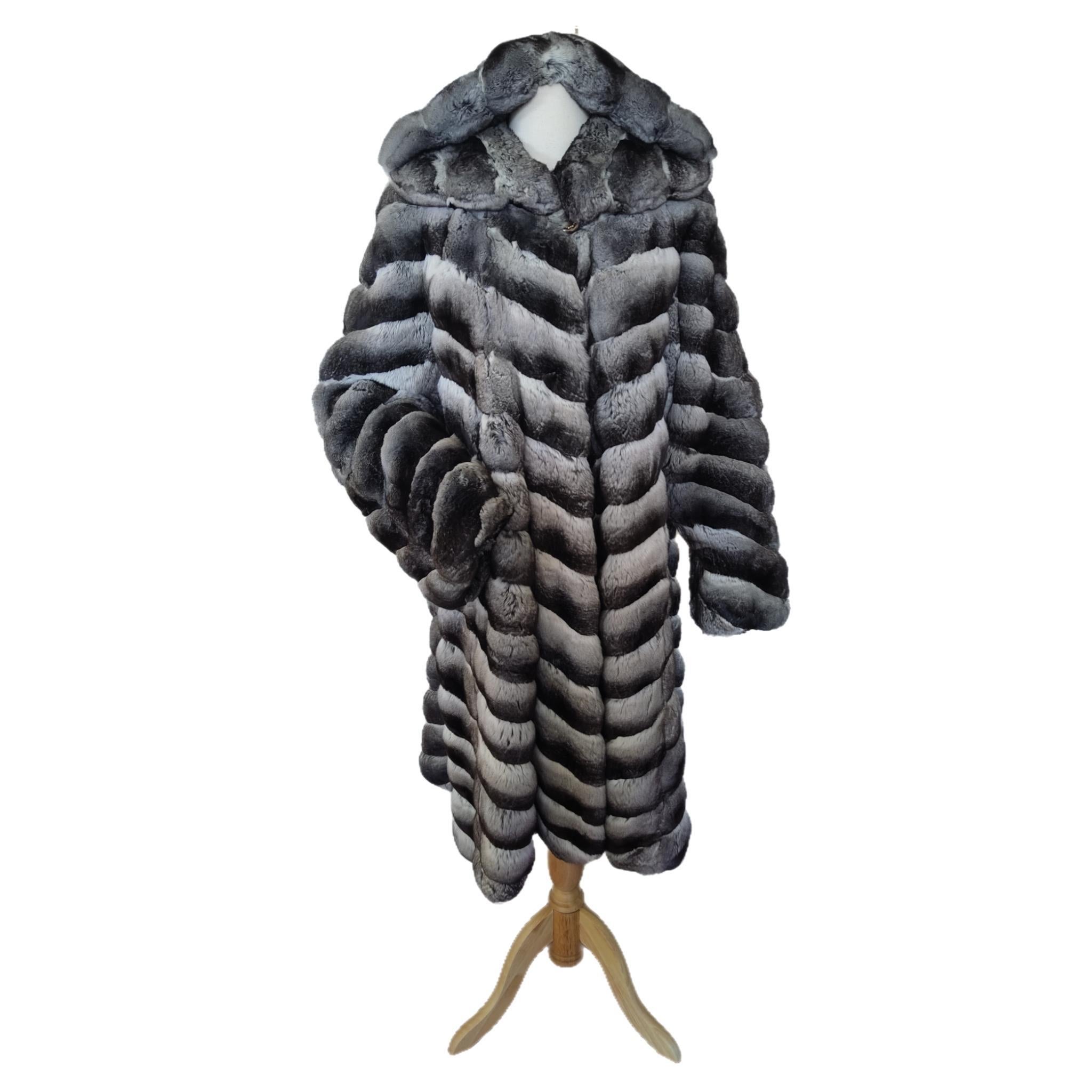 Unused Birger Christensen Empress Chinchilla Fur Coat 12 - 18 L 

Renowned Birger Christensen furriers
Empress chinchilla label
This beautiful coat has a short collar attached to a full double fur hood dollmam  sleeves, German clasps for closure and