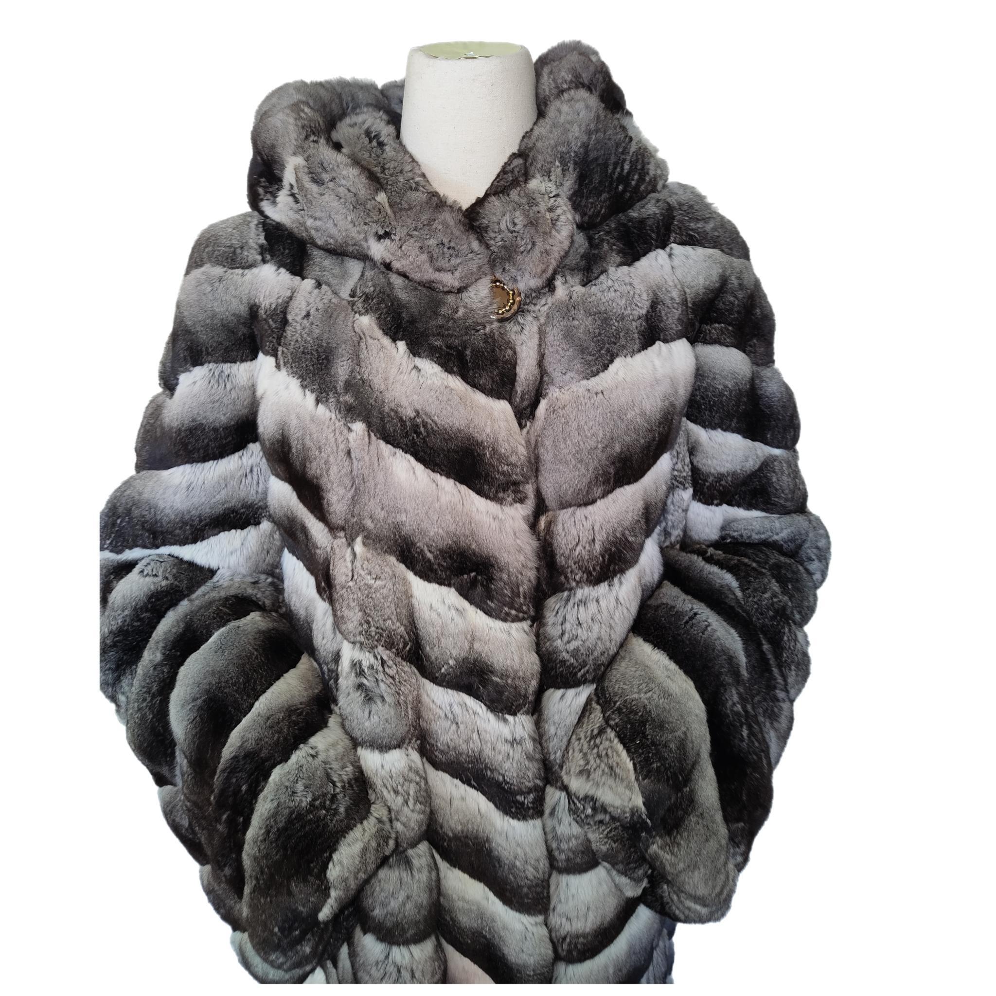 Unused Birger Christensen Empress Chinchilla Fur Coat 12 - 18 L  In New Condition For Sale In Montreal, Quebec