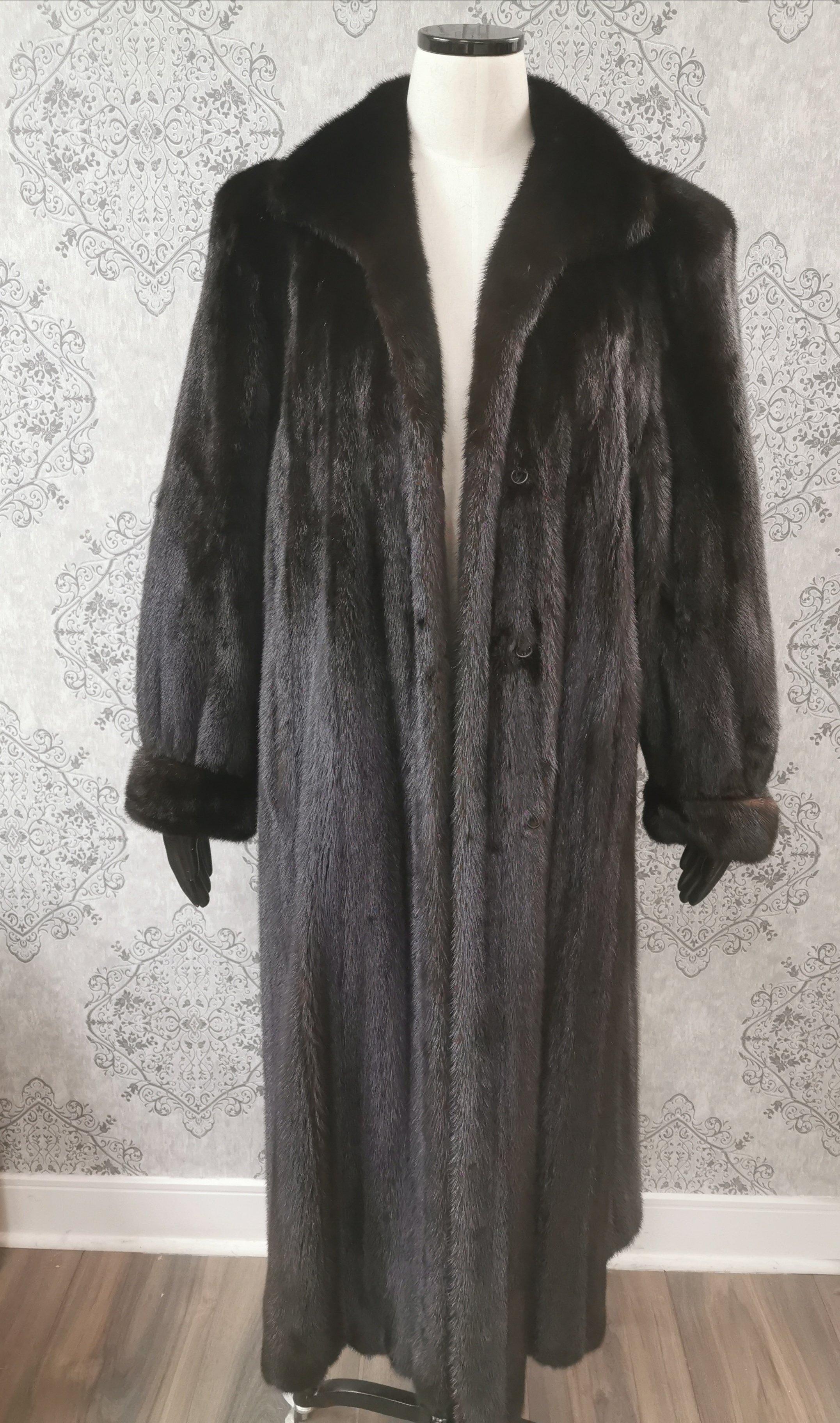 DESCRIPTION : UNUSED BLACK CHRISTIAN DIOR MINK FUR COAT SIZE 14

Portrait collar, supple skins,beautiful fresh fur, european german clasps for closure, too slit pockets, nice big full pelts skins in excellent condition.

This item is made in Canada
