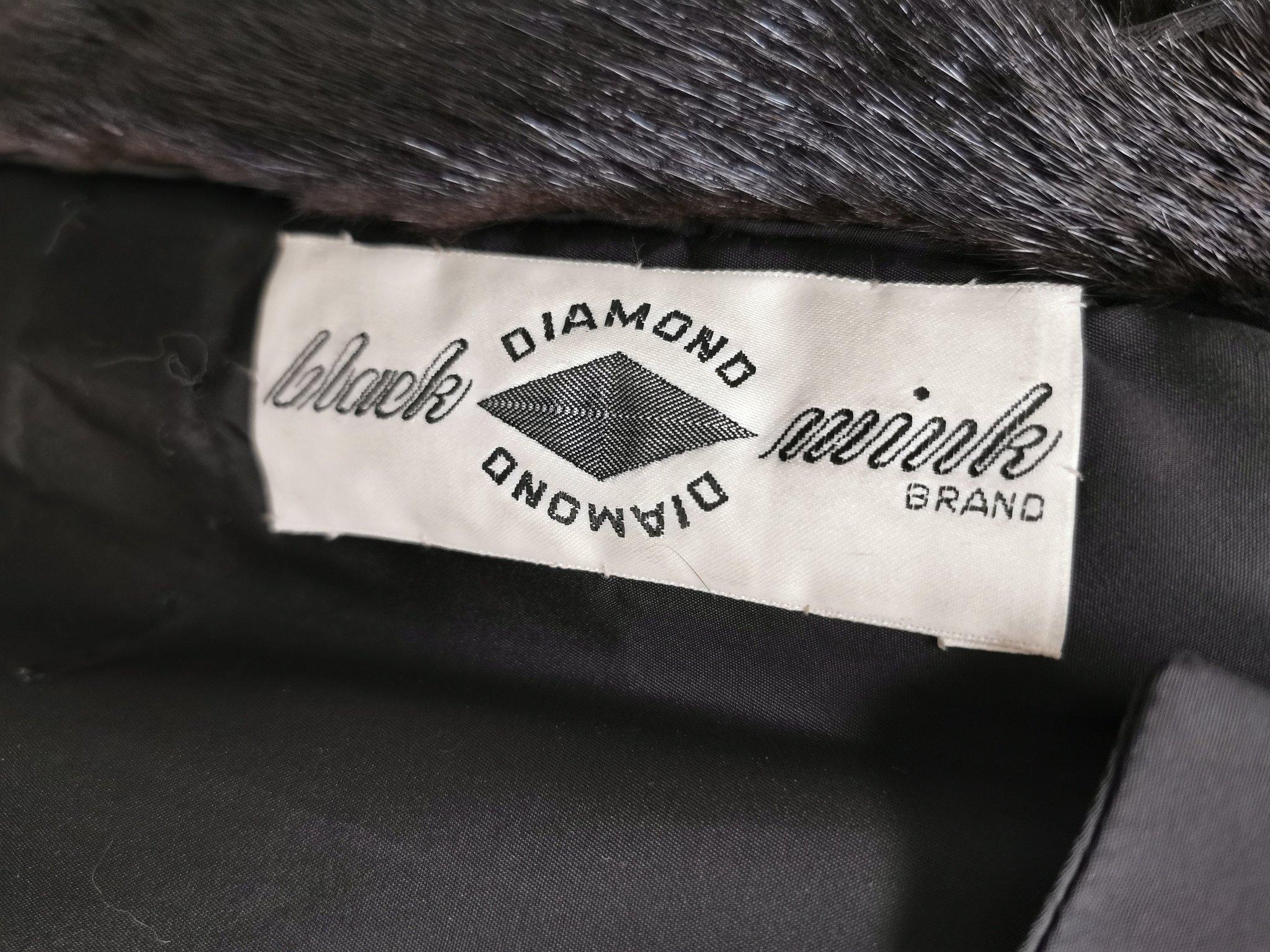 Manteau de fourrure de vison noir diamant neuf taille 8 en vente 2