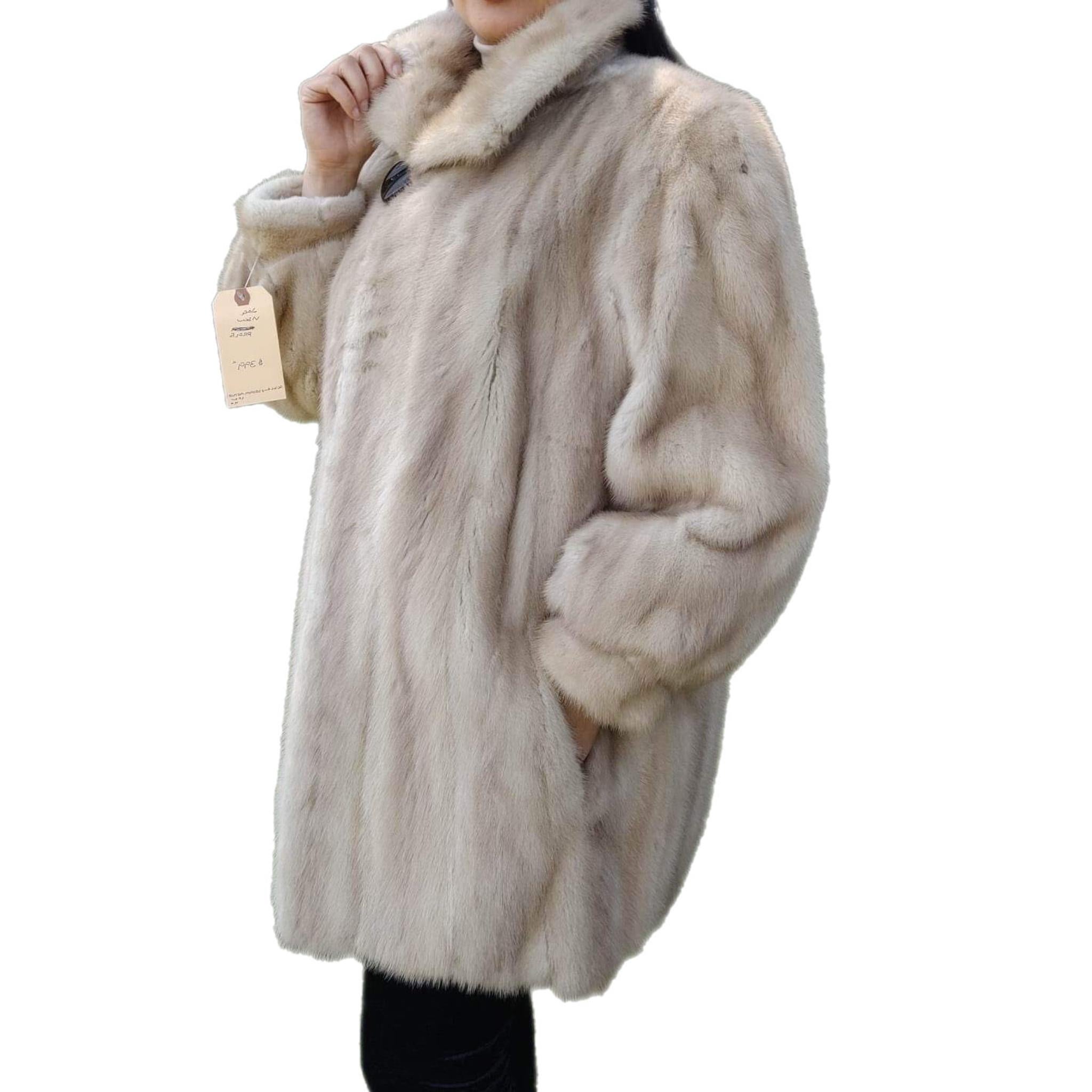 ~Unused Blush Pastel Mink Fur Coat (Size 12 - L)  In Excellent Condition For Sale In Montreal, Quebec