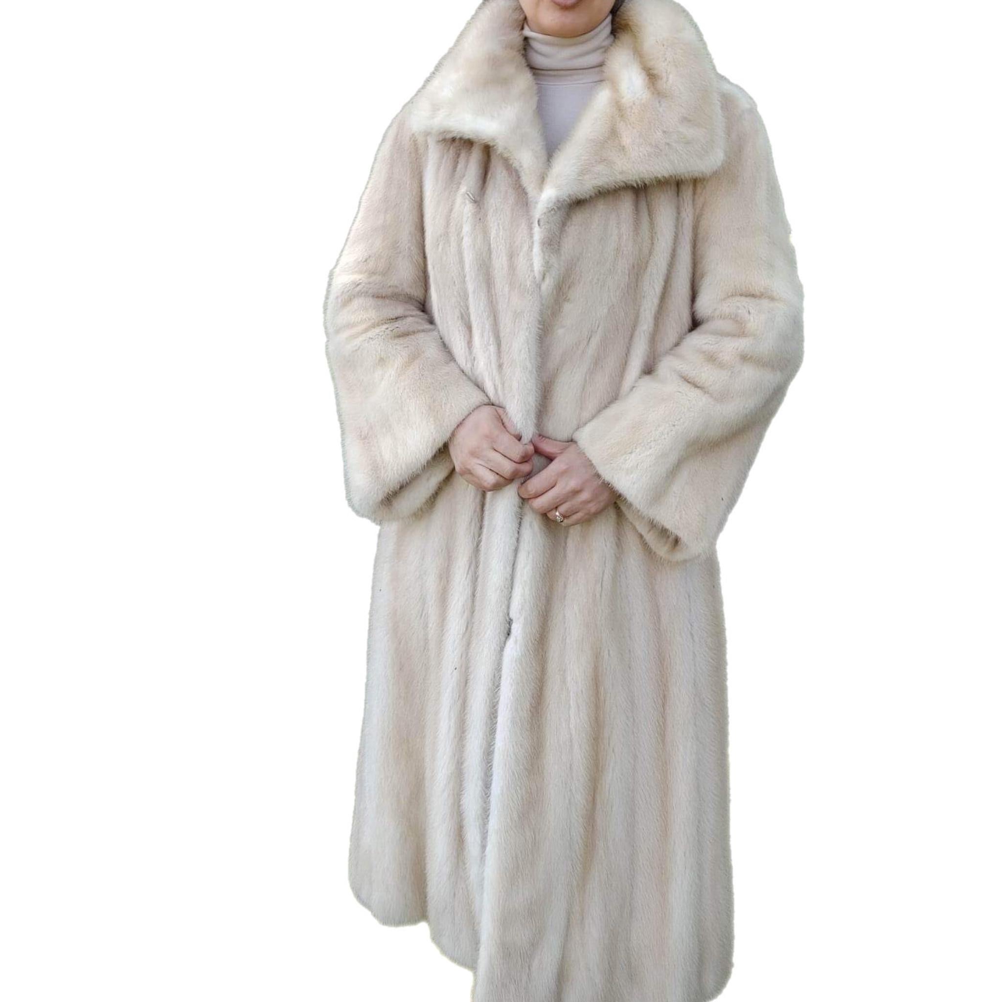 ~Custom made Blush Pastel Nerzpelzmantel (Größe 12 - L) im Zustand „Hervorragend“ im Angebot in Montreal, Quebec