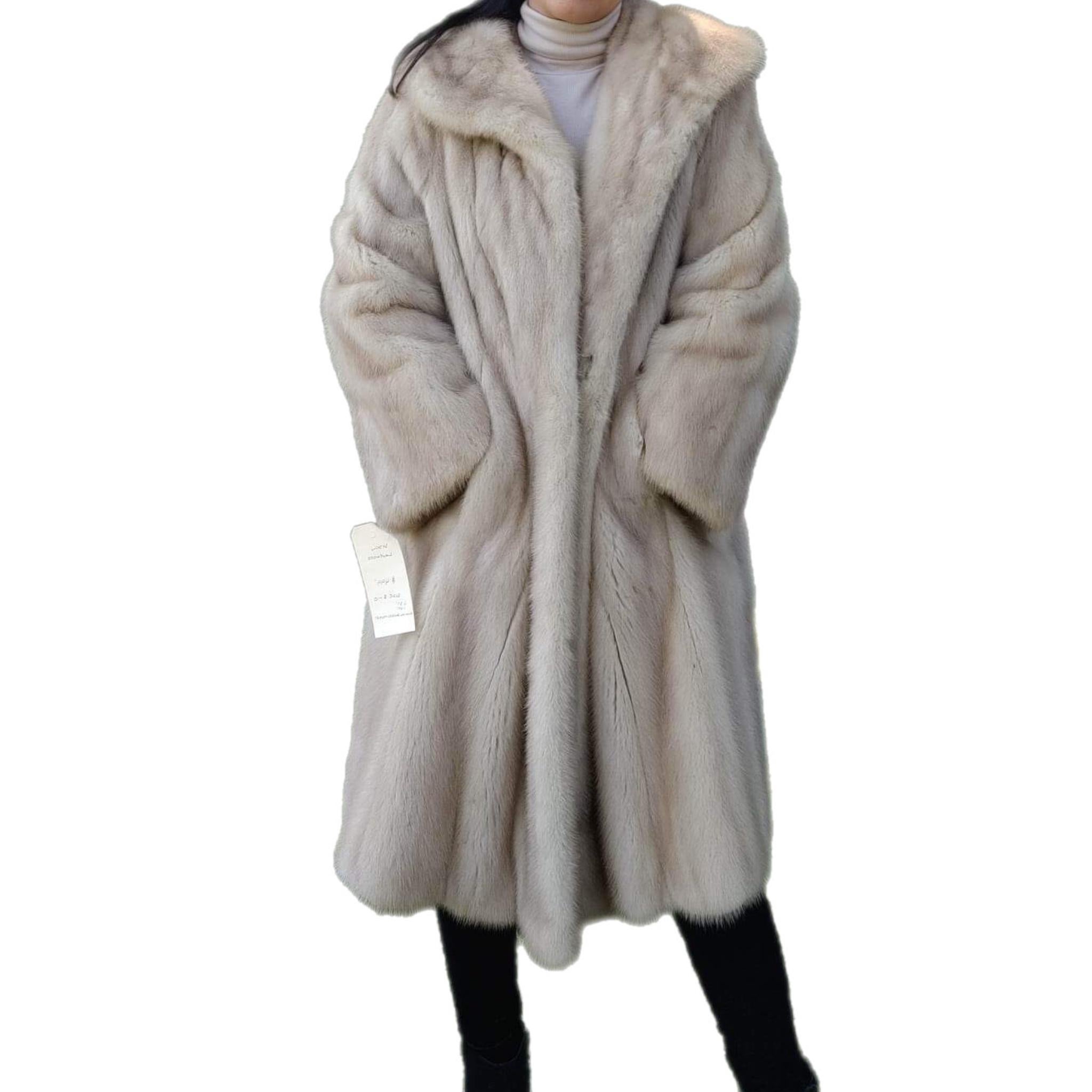 ~Unused Blush Pastel Mink Fur Coat (Size 12 - L)  In Excellent Condition In Montreal, Quebec