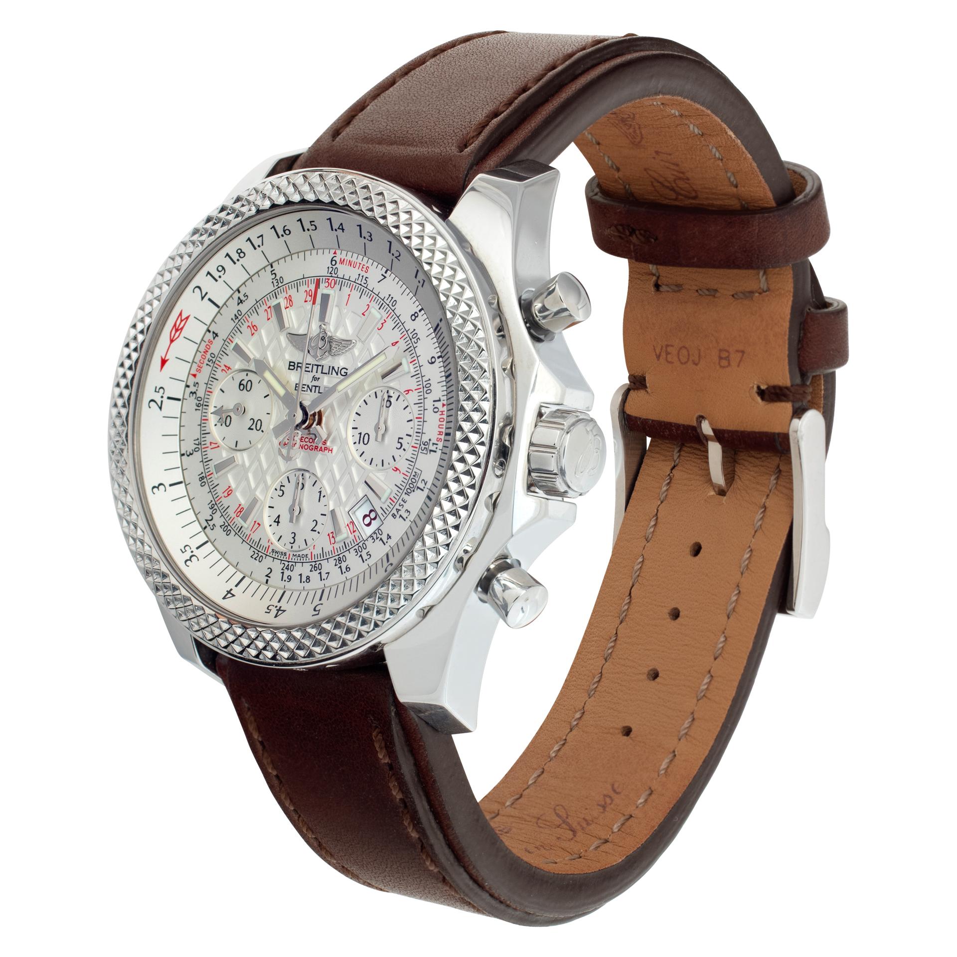 Breitling Bentley de acero inoxidable sin usar con correa de piel de ternero cosida marrón y hebilla de espiga de acero inoxidable. Automático con barrido de segundos, fecha y cronógrafo. Caja de 44 mm. Con caja y papeles. Alrededor de 2018. Ref