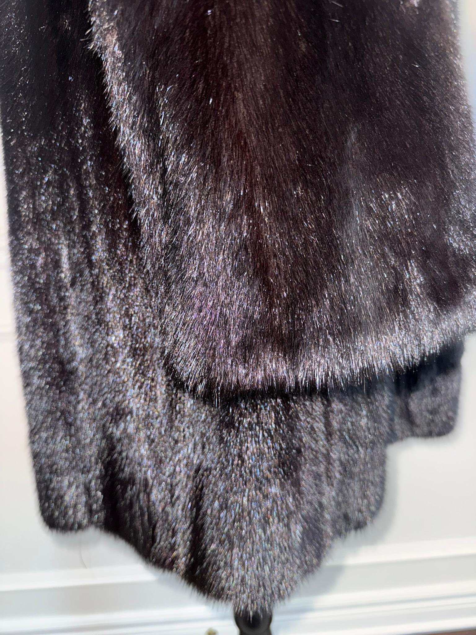 Manteau de fourrure de vison Majestic avec capuchon non utilisé taille 12-14 L en vente 5