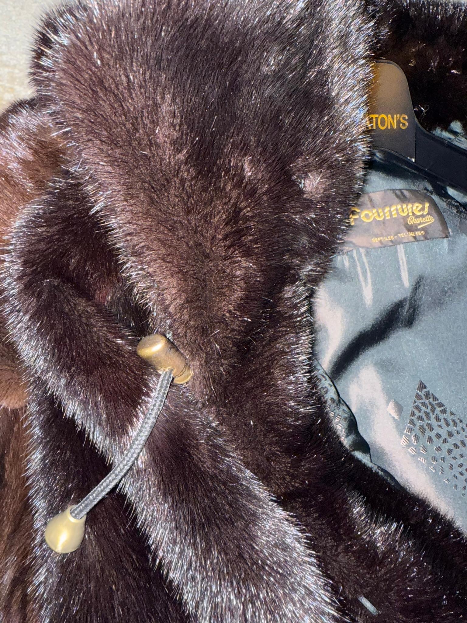 Manteau de fourrure de vison Majestic avec capuchon non utilisé taille 12-14 L en vente 10