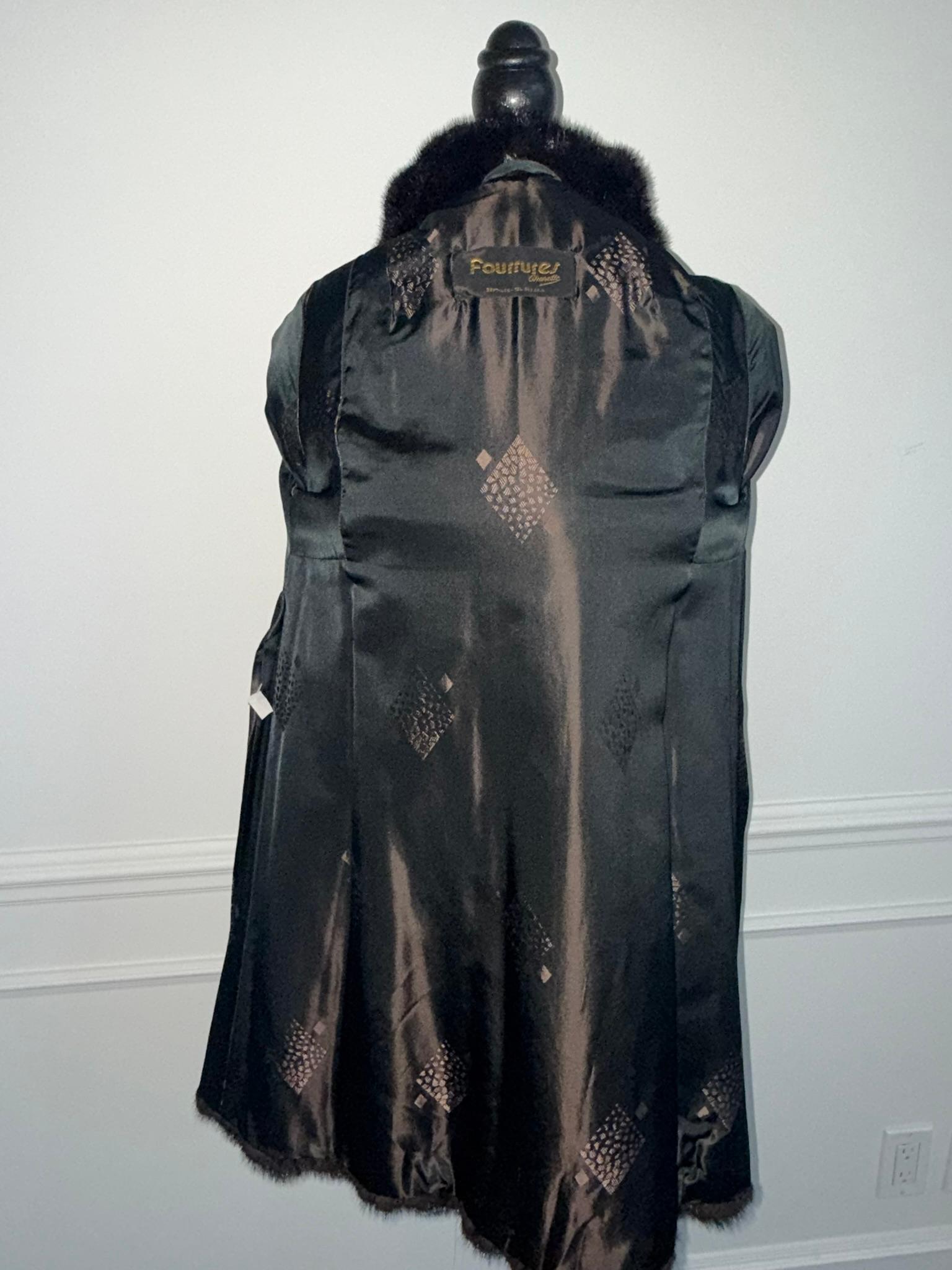 Manteau de fourrure de vison Majestic avec capuchon non utilisé taille 12-14 L en vente 1