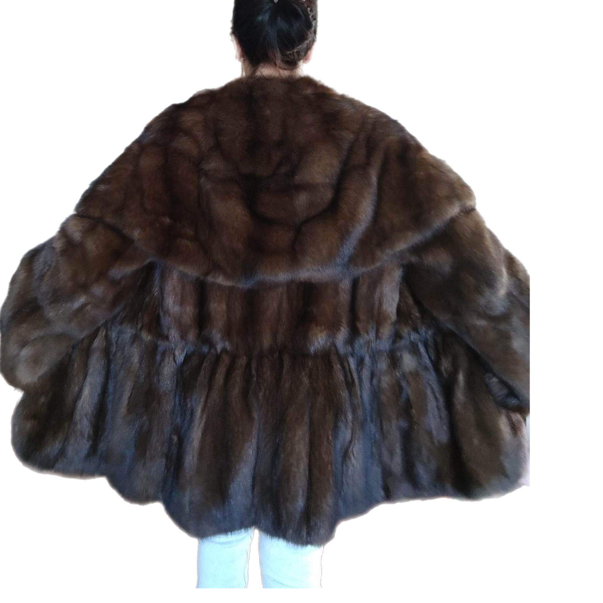 Christian Dior - Manteau russe en fourrure de zibeline taille 12 étiquettes 55000$ Pour femmes en vente