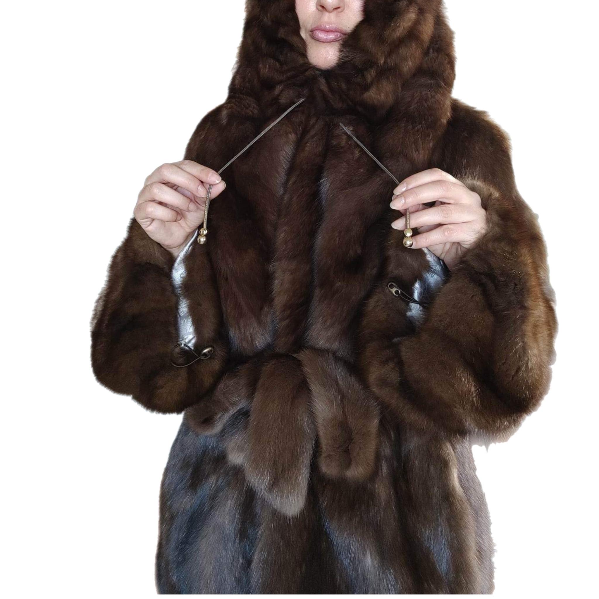 Carolina herera russe en fourrure de zibeline taille 12 étiquettes 55000$ Neuf - En vente à Montreal, Quebec