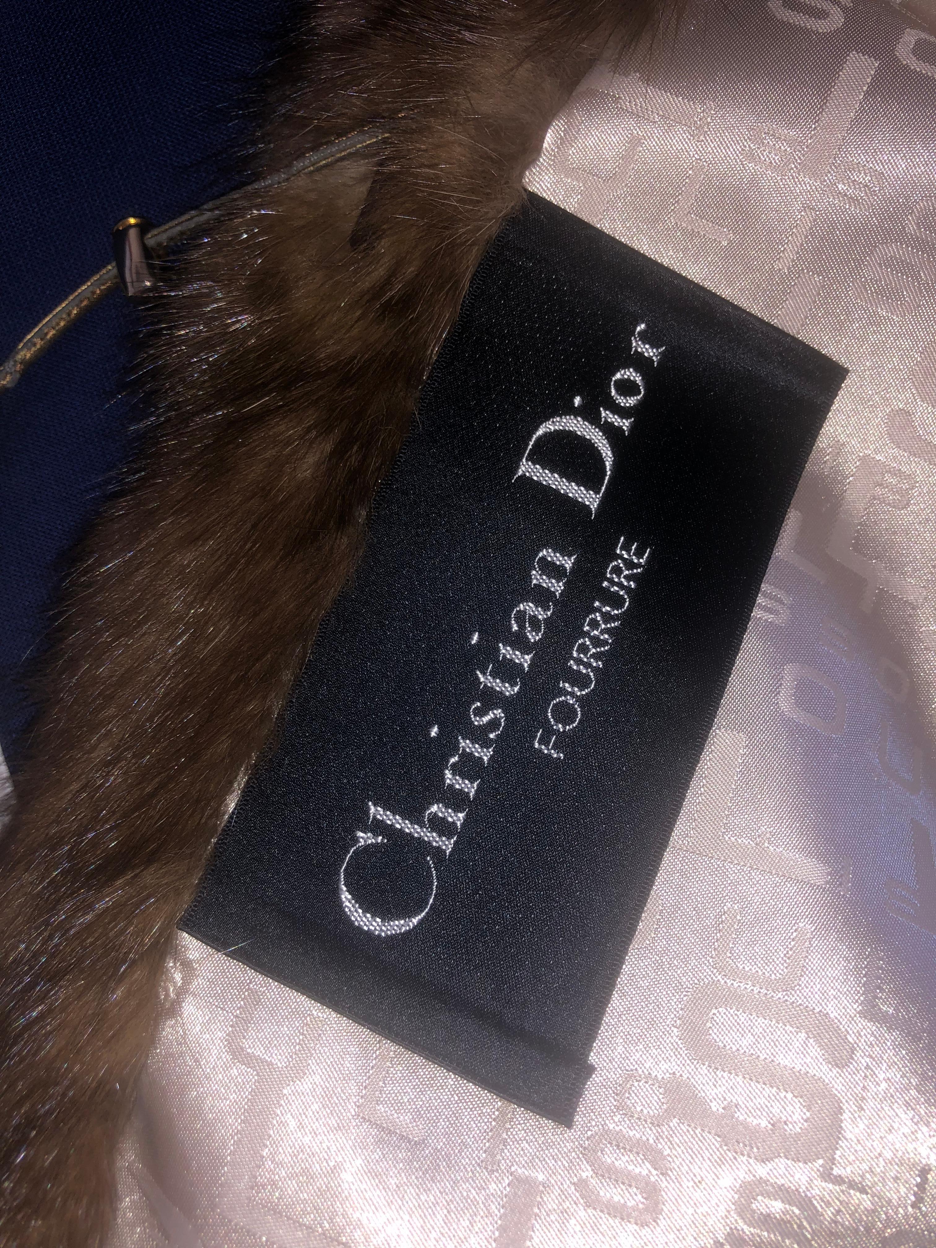 Christian Dior - Manteau russe en fourrure de zibeline taille 12 étiquettes 55000$ en vente 3