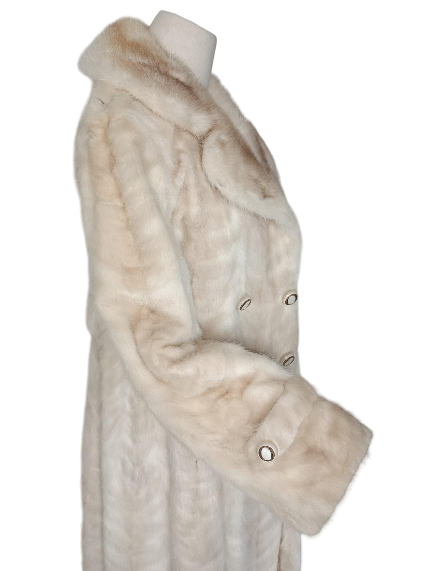 ~Cappotto di pelliccia bianca Cross Mink non usato (taglia 6 - S) in vendita 5