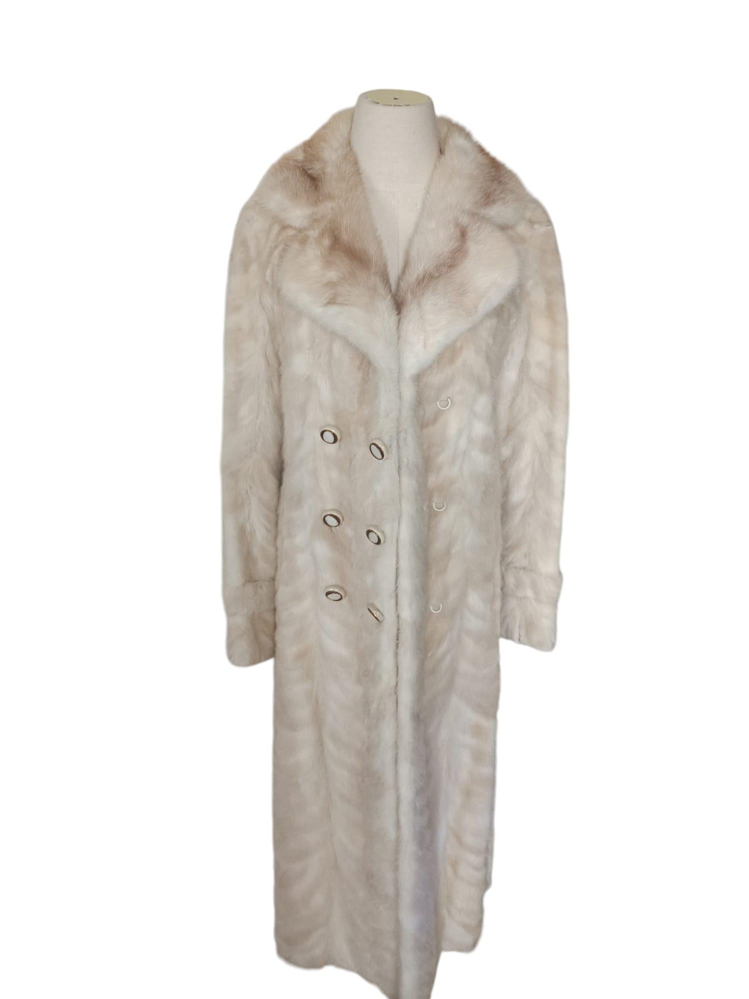 ~Cappotto di pelliccia bianca Cross Mink non usato (taglia 6 - S) in vendita 9