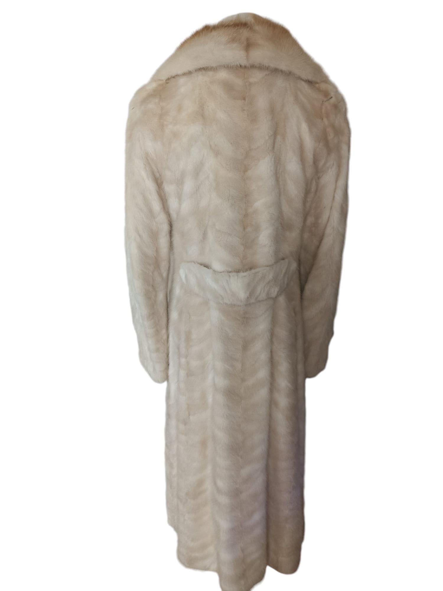 ~Cappotto di pelliccia bianca Cross Mink non usato (taglia 6 - S) in vendita 10