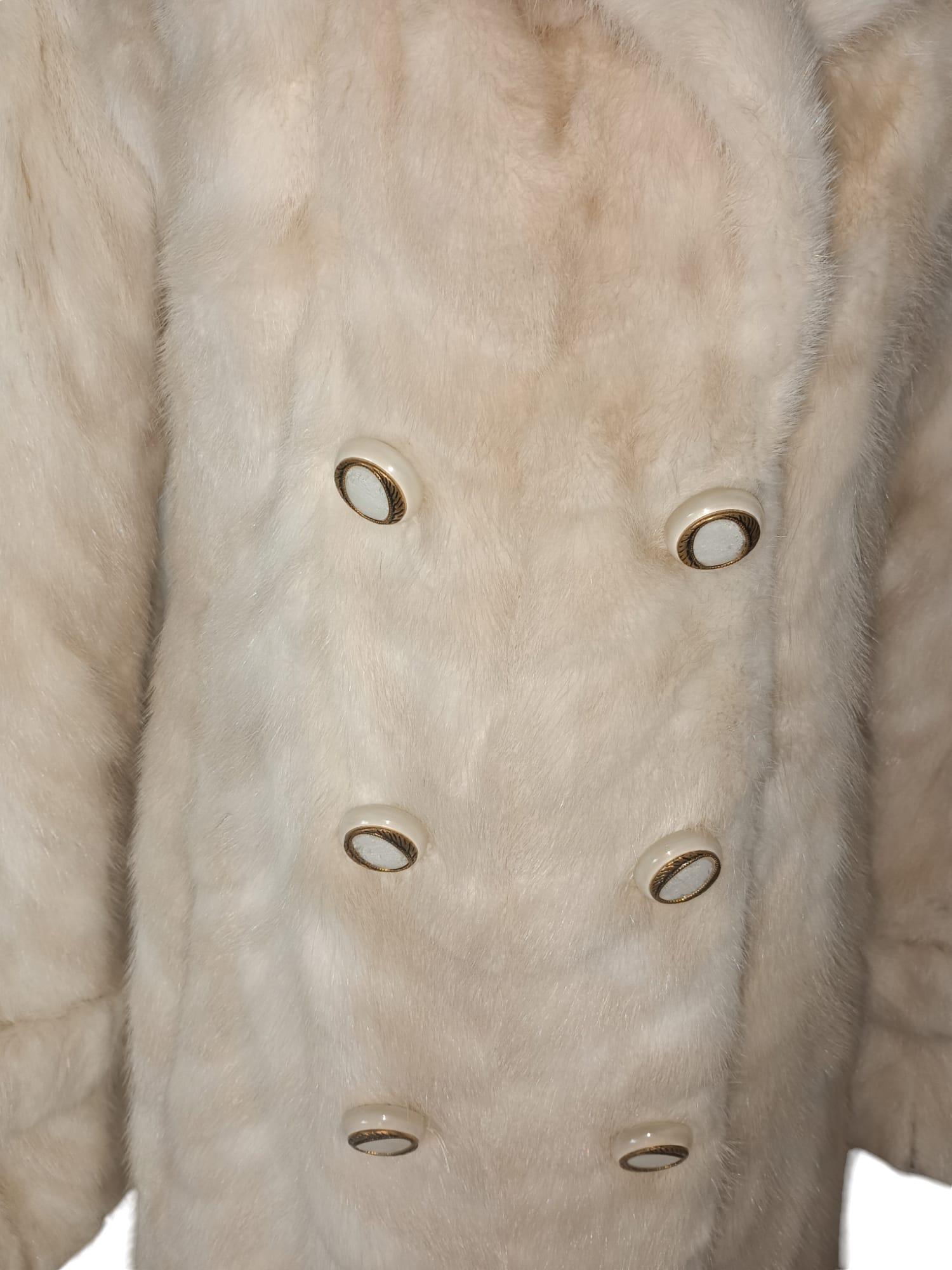 Donna ~Cappotto di pelliccia bianca Cross Mink non usato (taglia 6 - S) in vendita