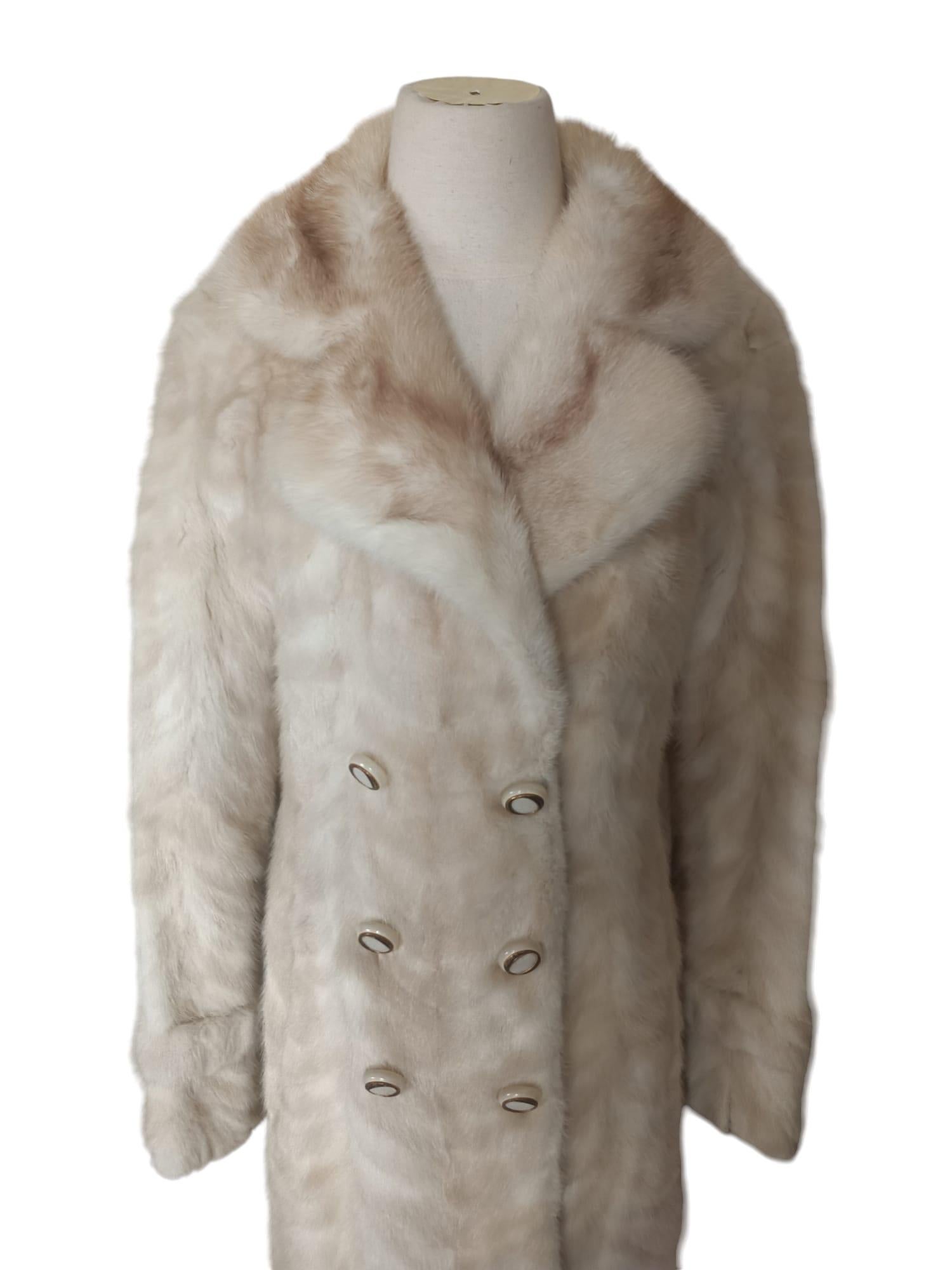 ~Cappotto di pelliccia bianca Cross Mink non usato (taglia 6 - S) in vendita 3