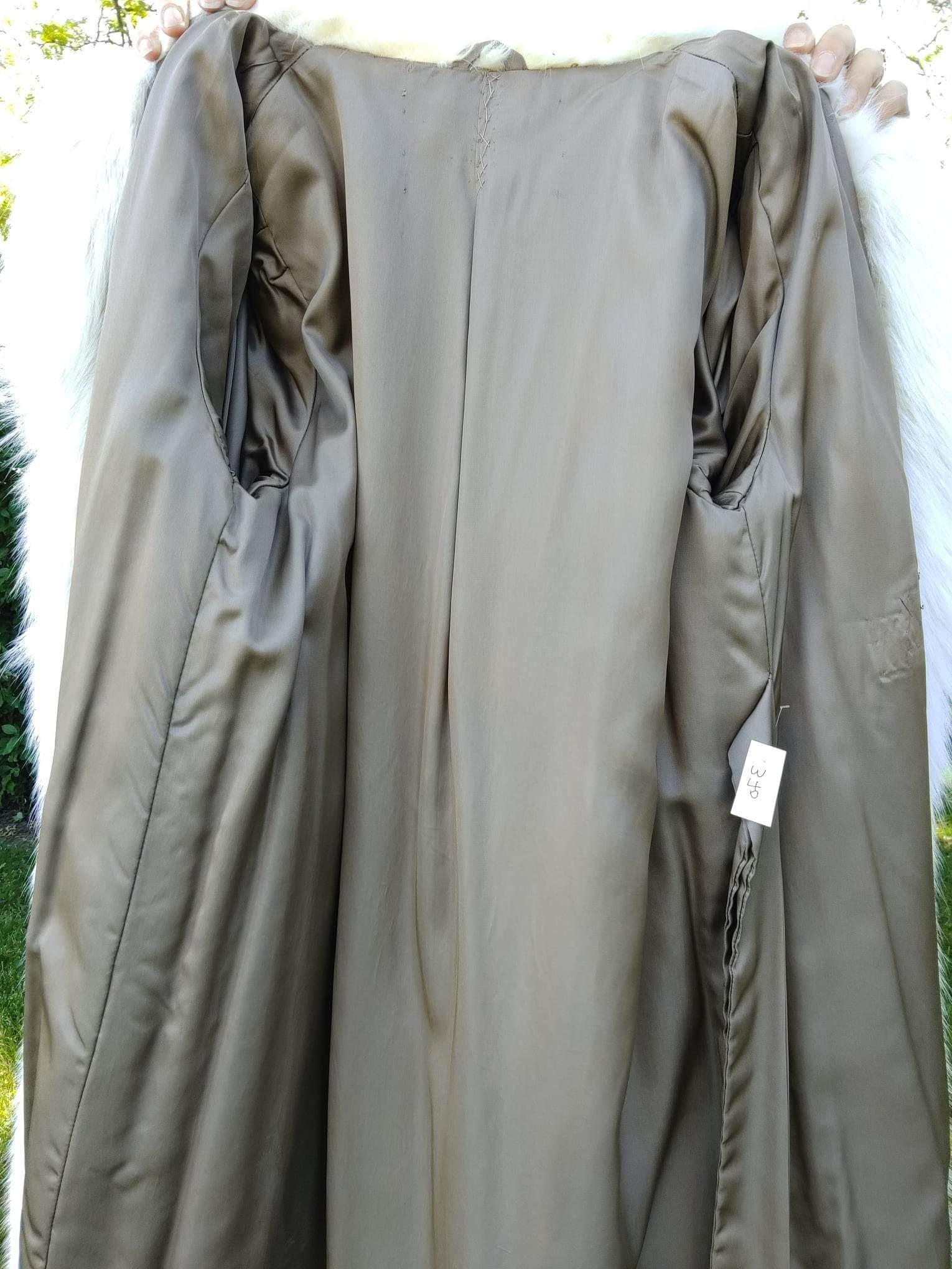 ~Unused Cross Mink white Fur Coat (Size 8 - M)  For Sale 6