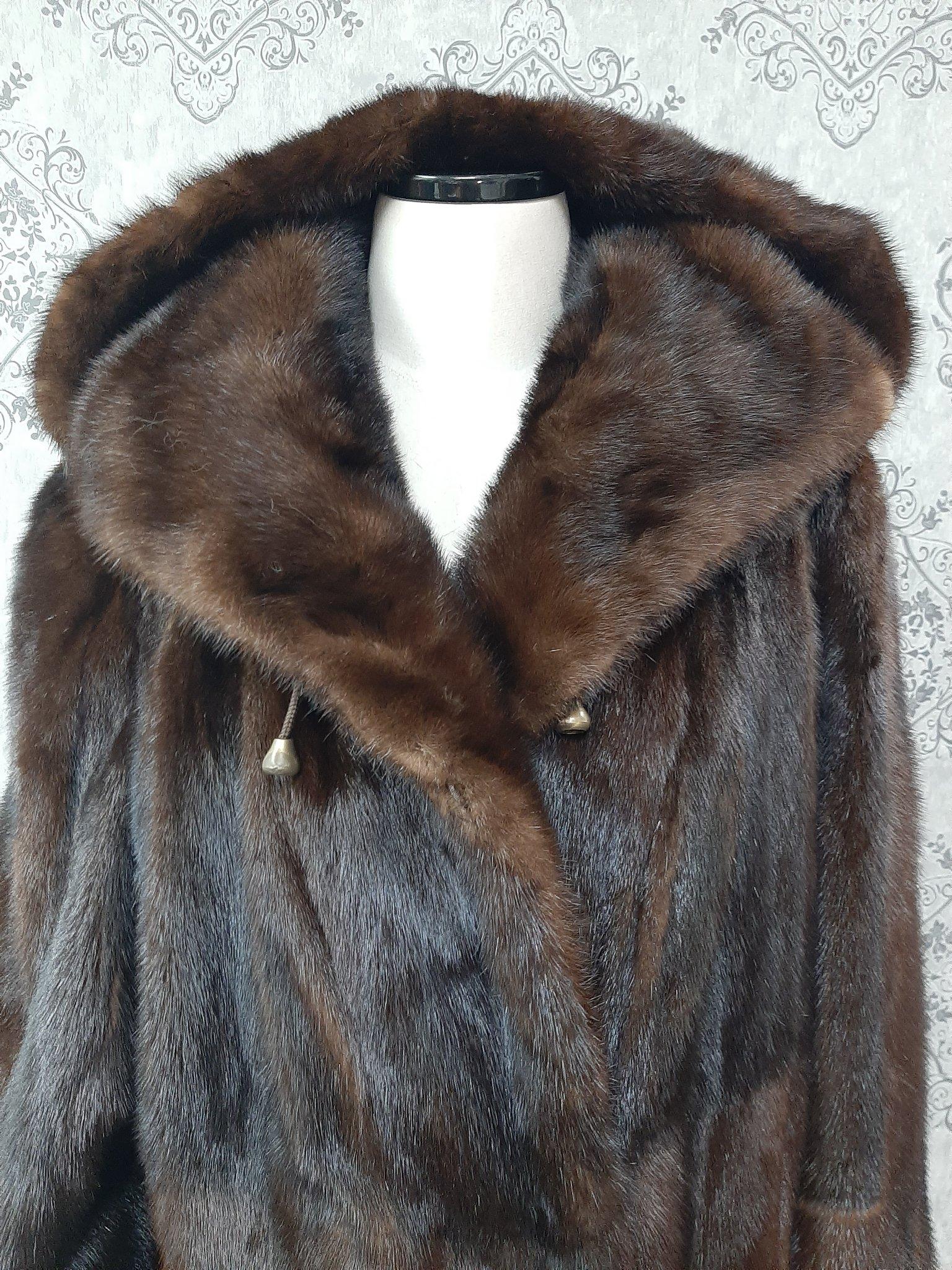 Black Unused demi buff mink fur coat with a hood size 10 For Sale