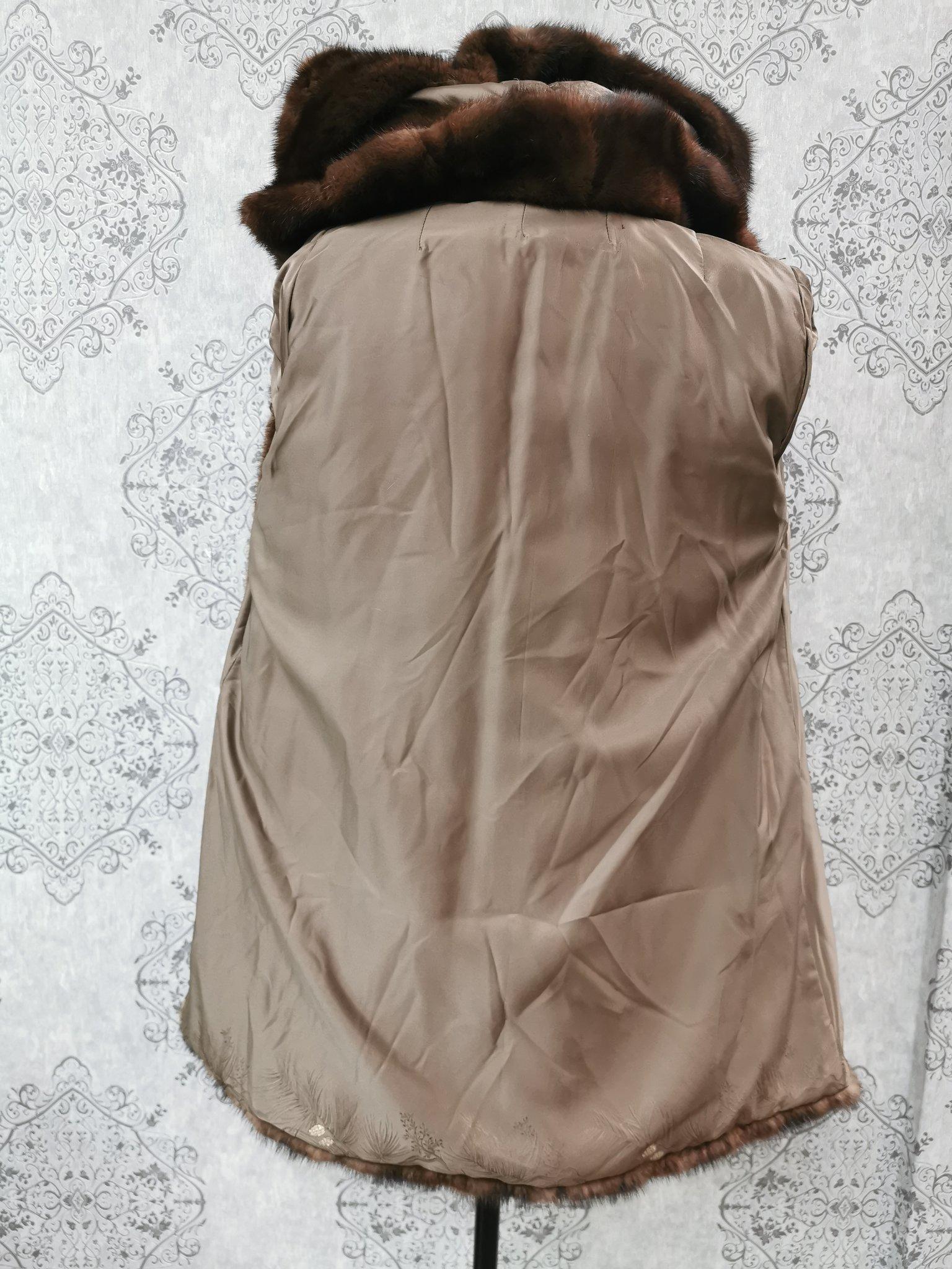 Unused demi buff mink fur coat with a hood size 10 In Excellent Condition In Montreal, Quebec