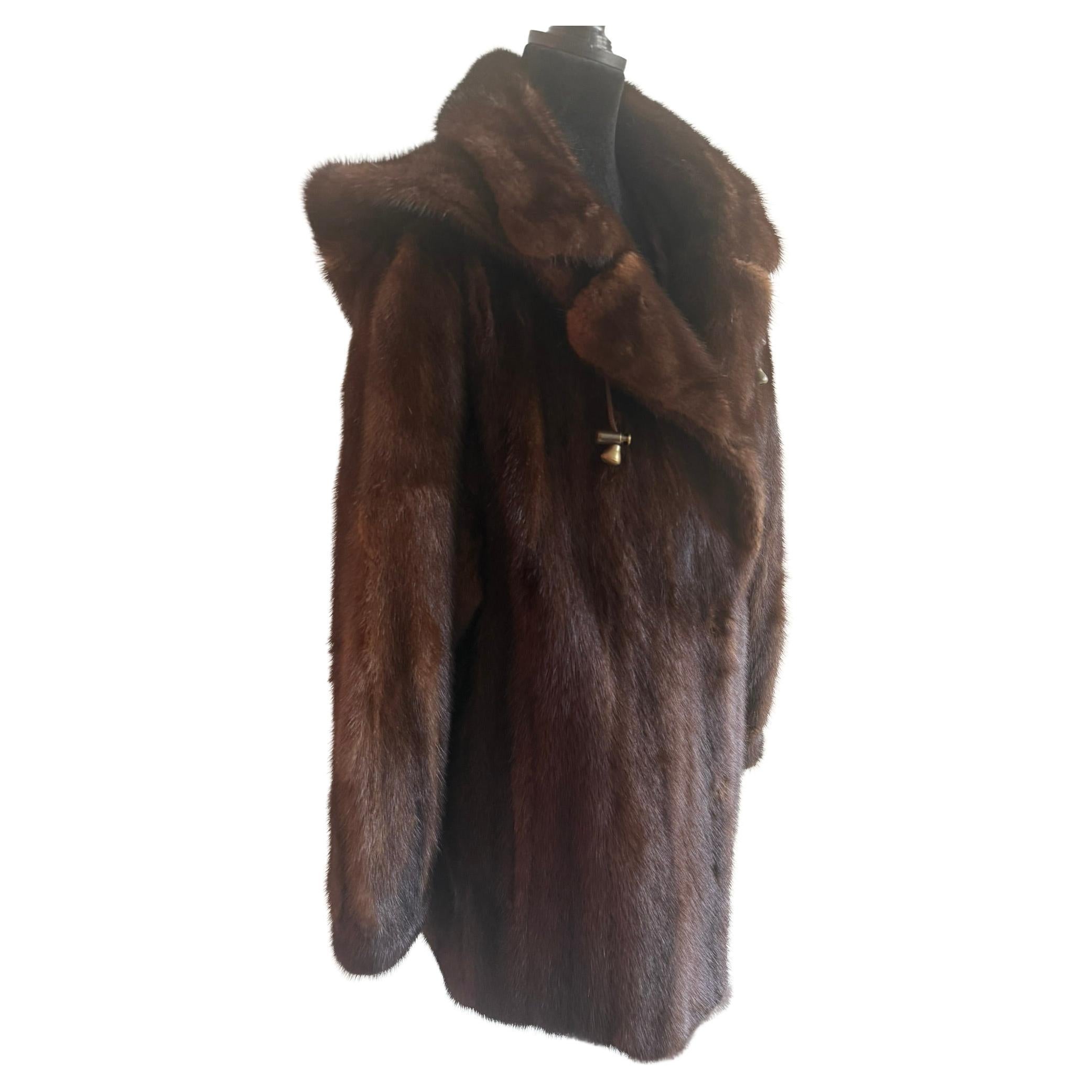 Manteau en fourrure de vison demi-buffle avec capuche, taille 10, non utilisé