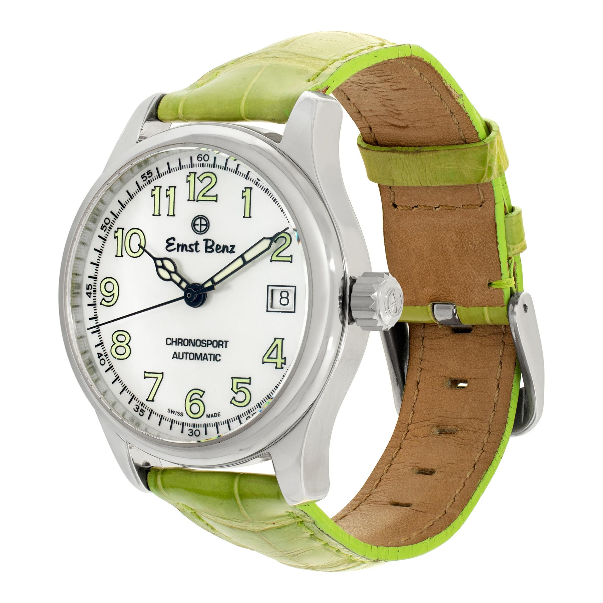 Ernst Benz Chronosport Traditional con quadrante in madreperla e cinturino in coccodrillo verde con fibbia a ardiglione Ernst Benz. Movimento automatico sotto vetro con data. Cassa da 36 mm. Con scatola e documenti. Circa 2023. Rif. GC30232.