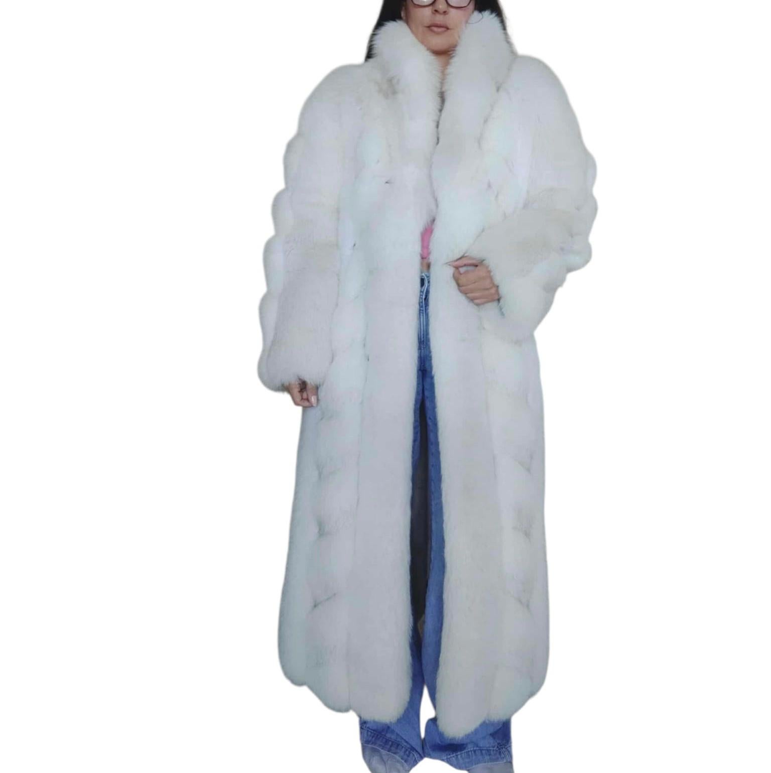 Grigio Cappotto leggero Saga Furs in pelliccia di volpe bianca taglia 12 L., inutilizzato in vendita