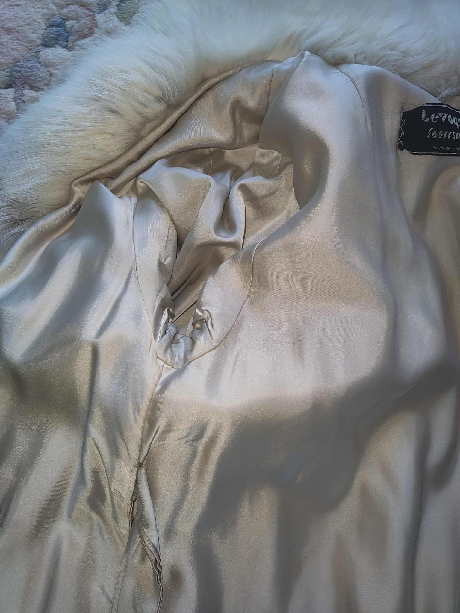 Cappotto leggero Saga Furs in pelliccia di volpe bianca taglia 12 L., inutilizzato in vendita 3
