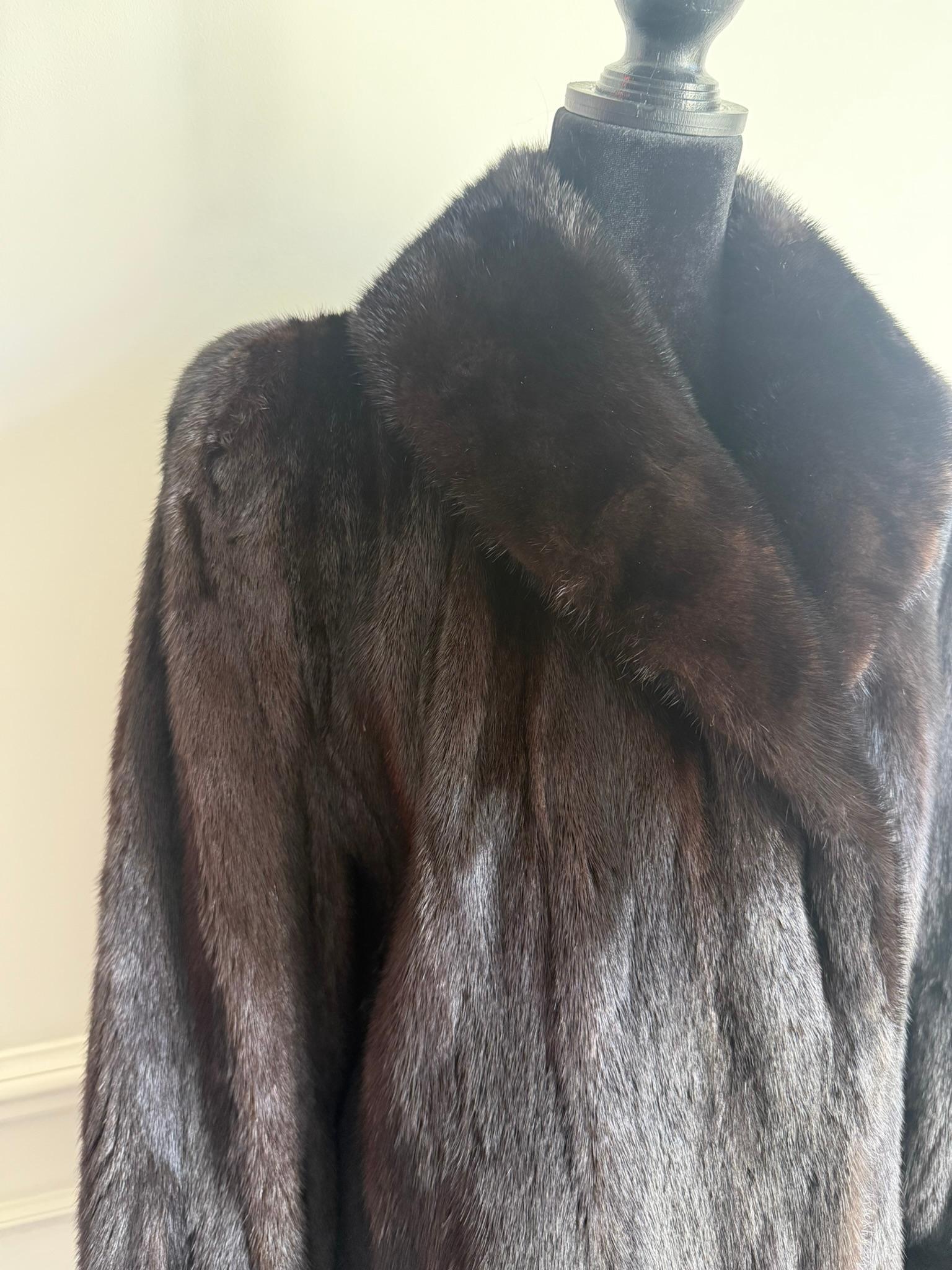 Manteau de fourrure miniature non utilisé taille 12 L Pour femmes en vente