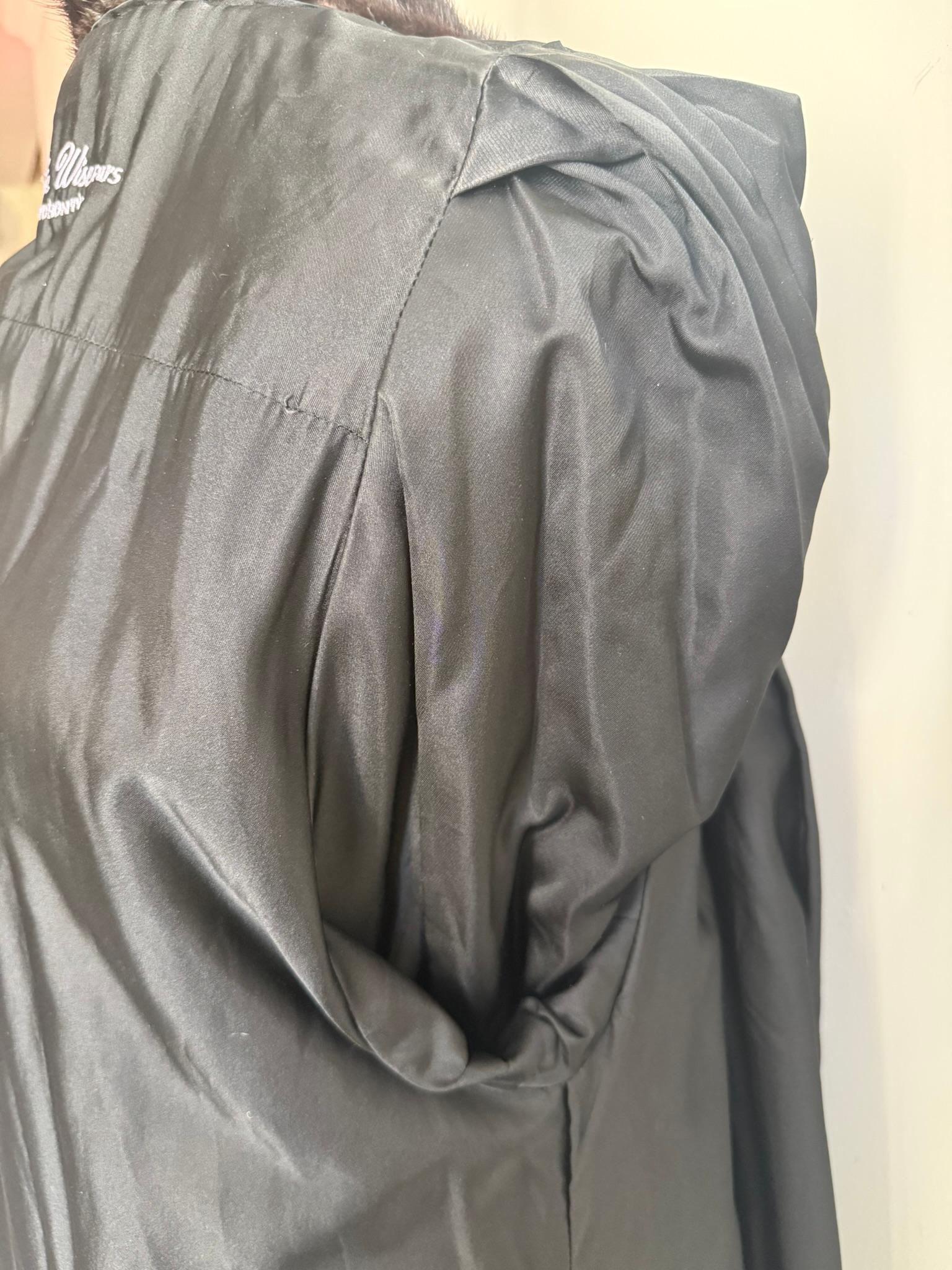 Manteau de fourrure miniature non utilisé taille 12 L en vente 2