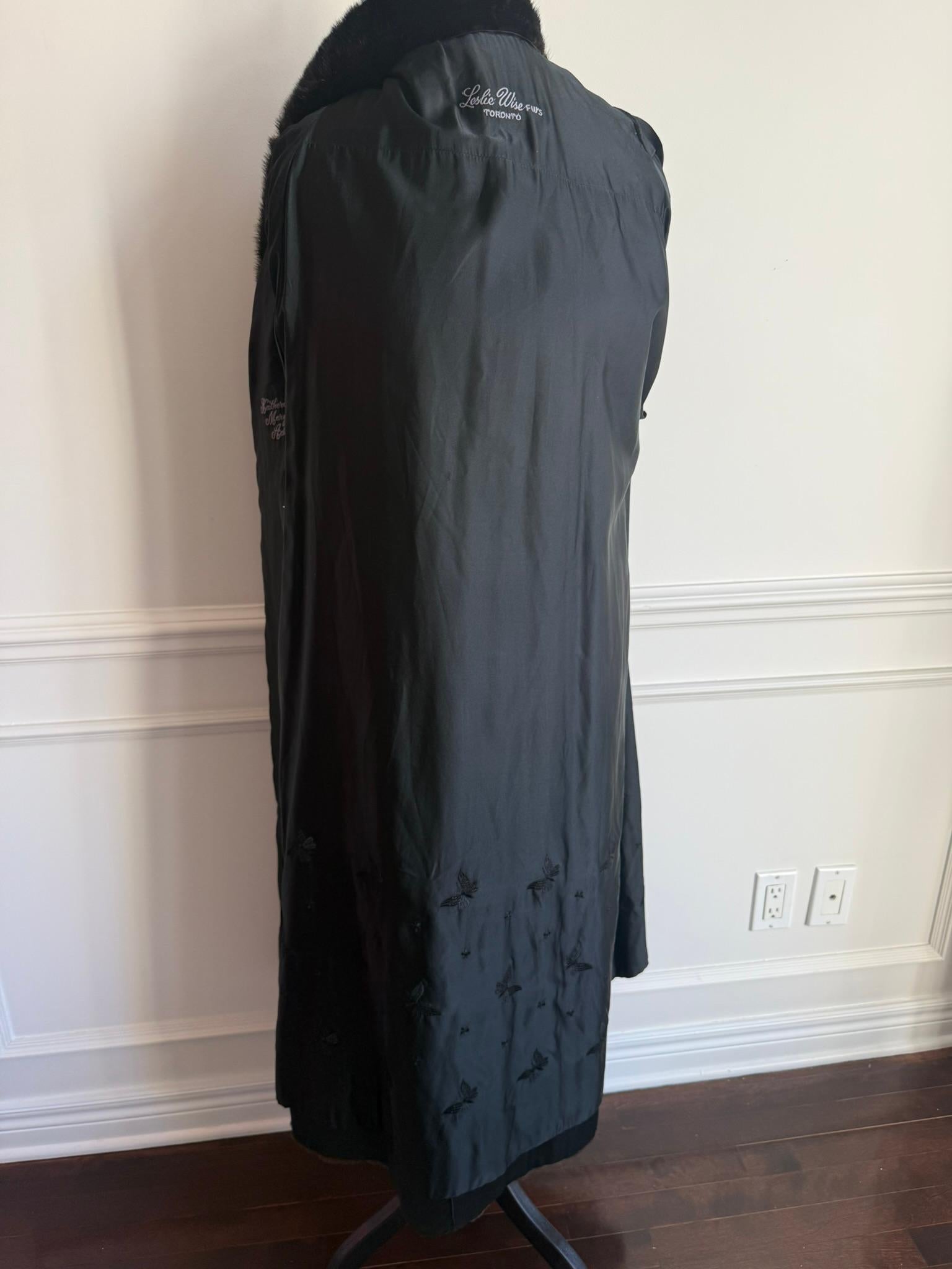 Manteau de fourrure miniature non utilisé taille 12 L en vente 4