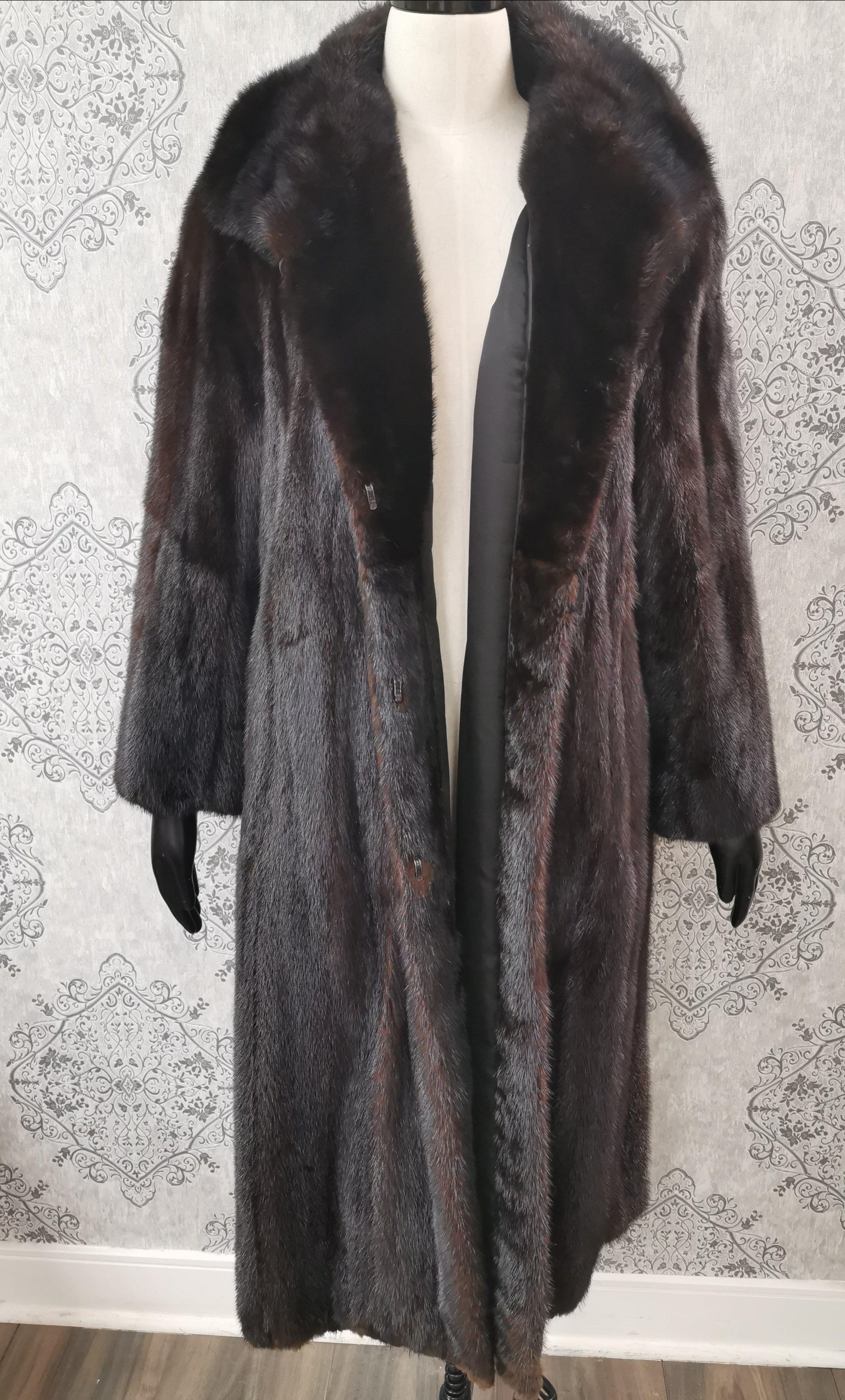 PRODUCT DESCRIPTION:

Brand new sleek style Ranch mink fur mid-length coat 

Condition: Like New

Closure: Hooks & Eyes

Color: Dark Mahogany
Material: Ranch Mink
Garment type: Mid-length coat

Sleeves: Dolman sleeves
Pockets: Two side
