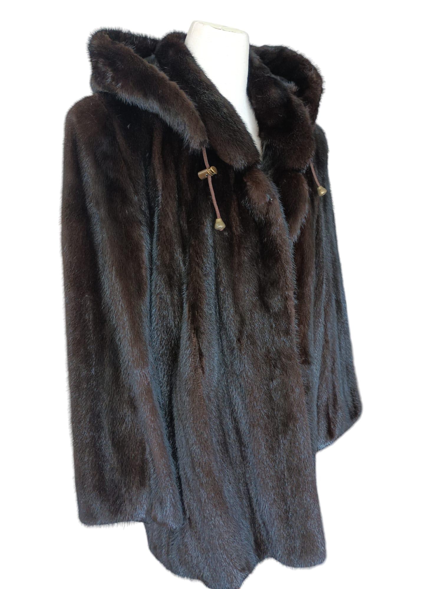 ***** mink fur coat with a hood size 12 In Excellent Condition In Montreal, Quebec