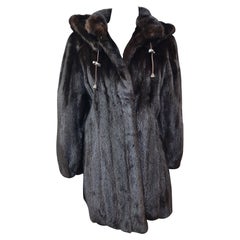 Cappotto in pelliccia di visone non usato con cappuccio taglia 10