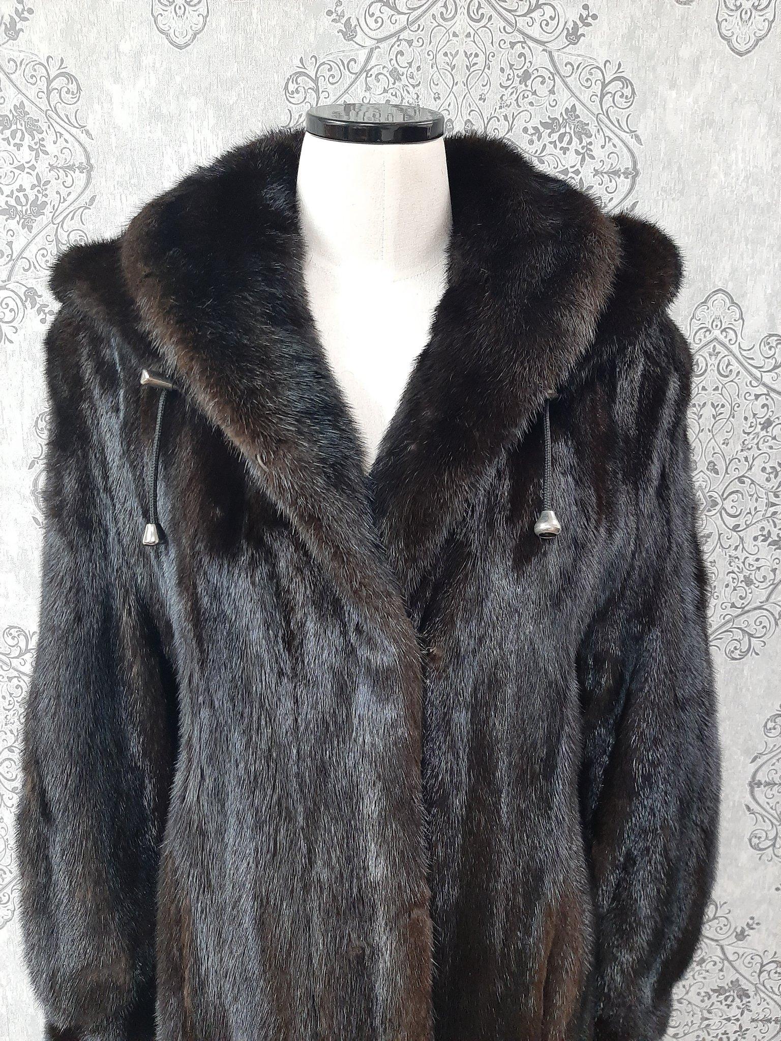 PRODUCT DESCRIPTION:

Brand new luxurious Mink fur coat with a hood

Condition: Brand New

Closure: Buttons

Color: Brown

Material: Mink

Garment type: Coat

Sleeves: straight

Pockets: two pockets

Collar: Short collar

Lining: Shirred Silk