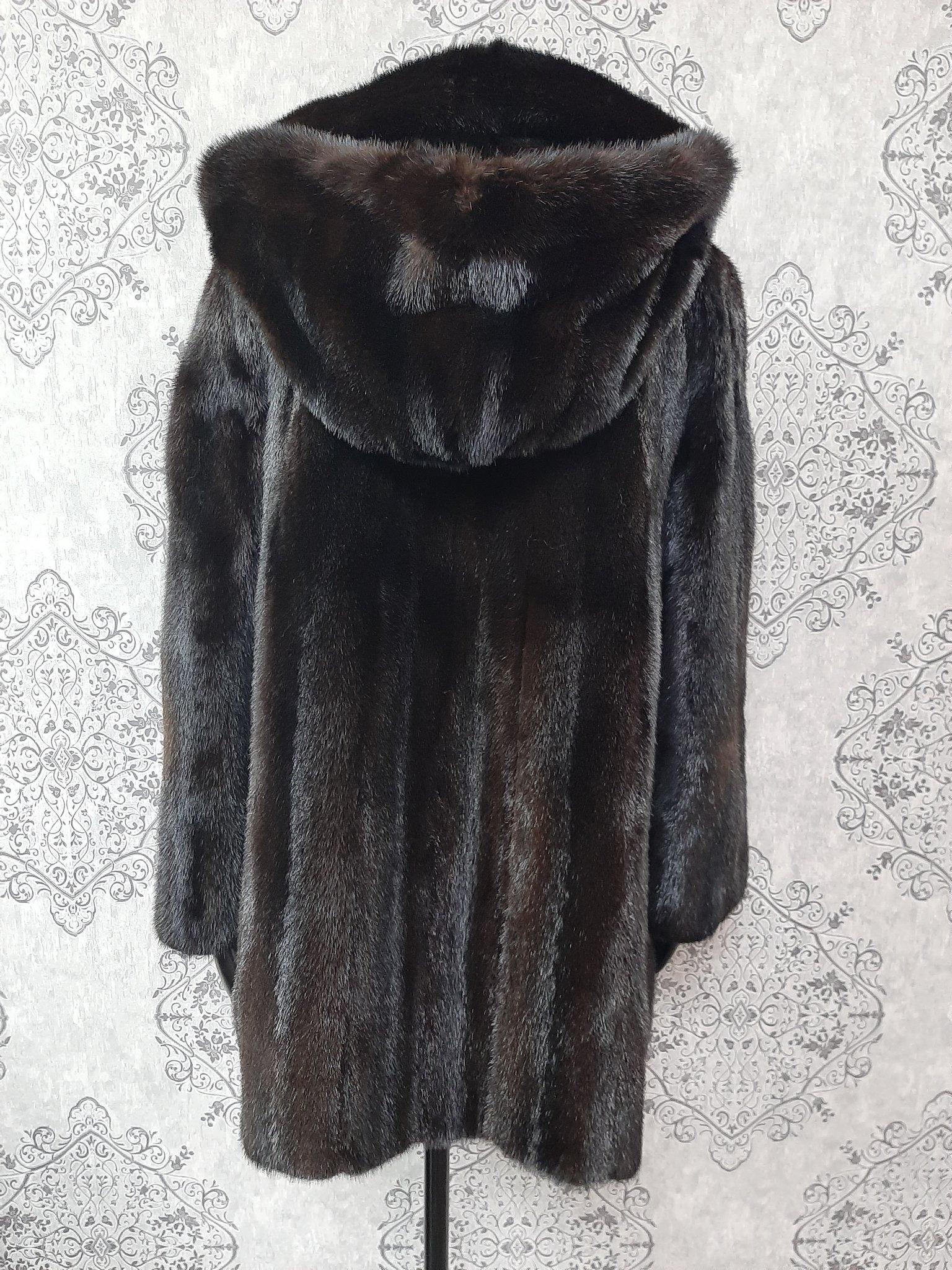 Women's Unused mink fur coat with a hood size 14 For Sale