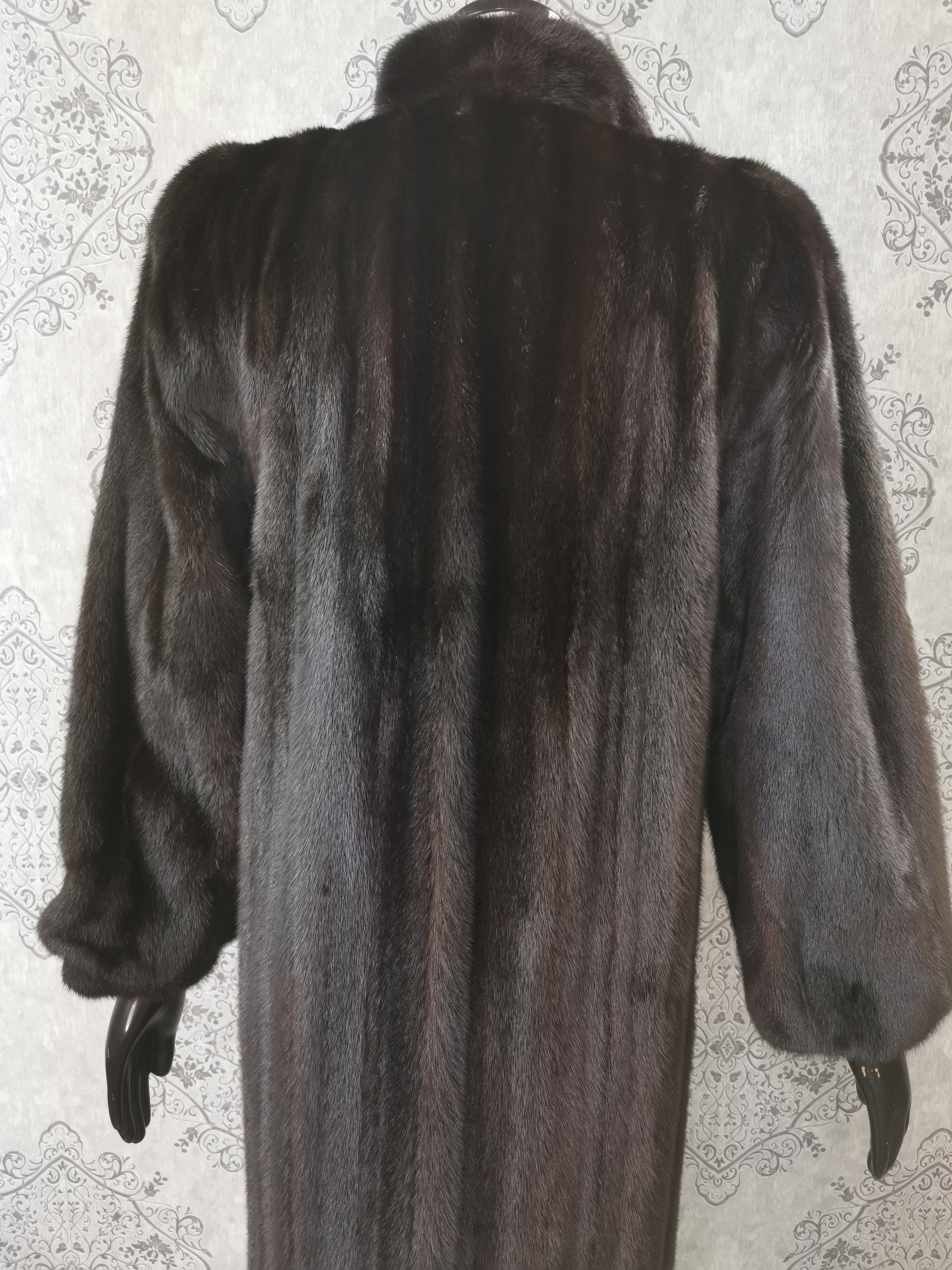 Brand New Perry Ellis Ranch Mink Fur Coat (Size 10-M) In New Condition For Sale In Montreal, Quebec