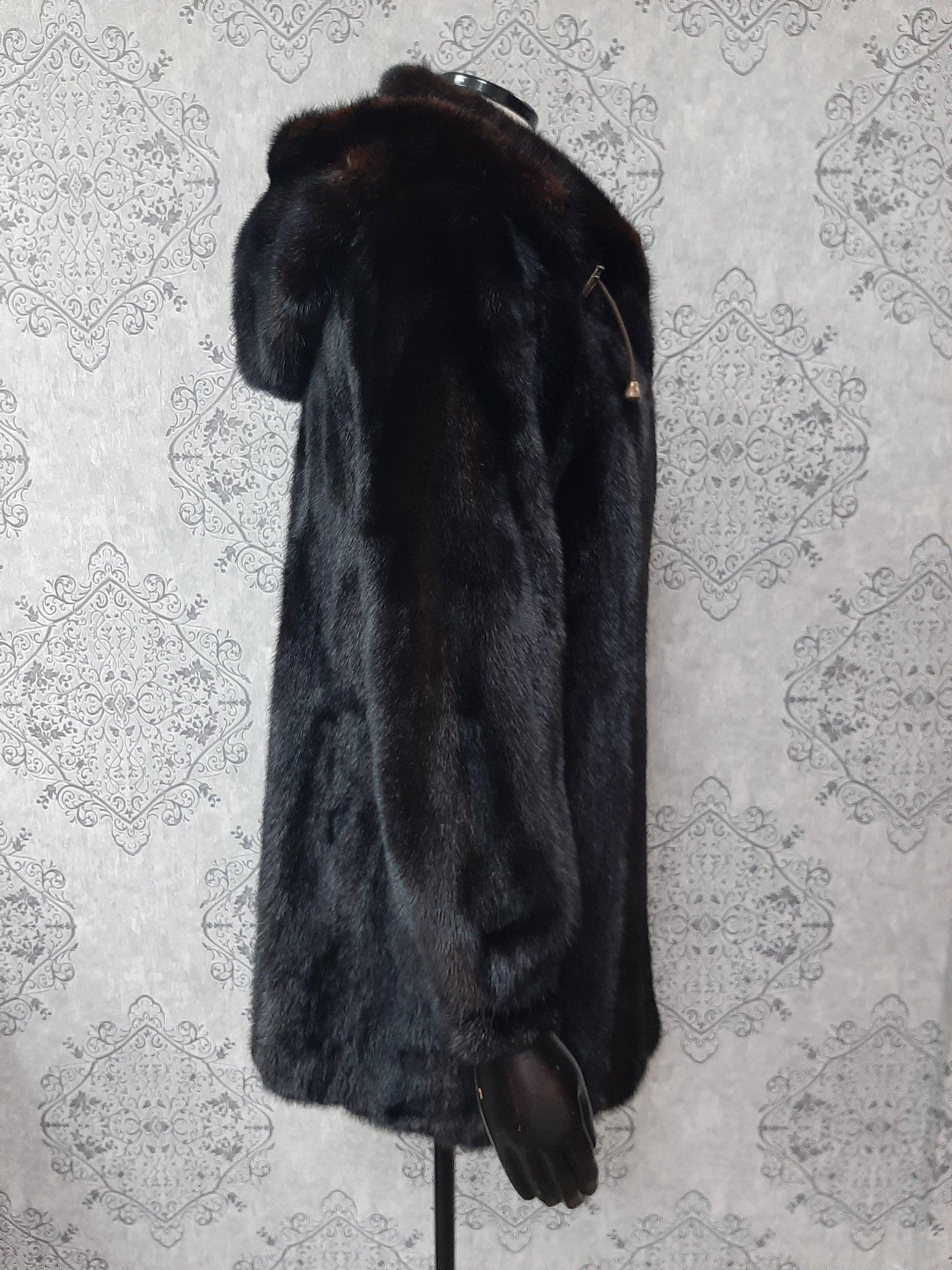 Black Unused ranch mink fur coat with a hood size 10 For Sale