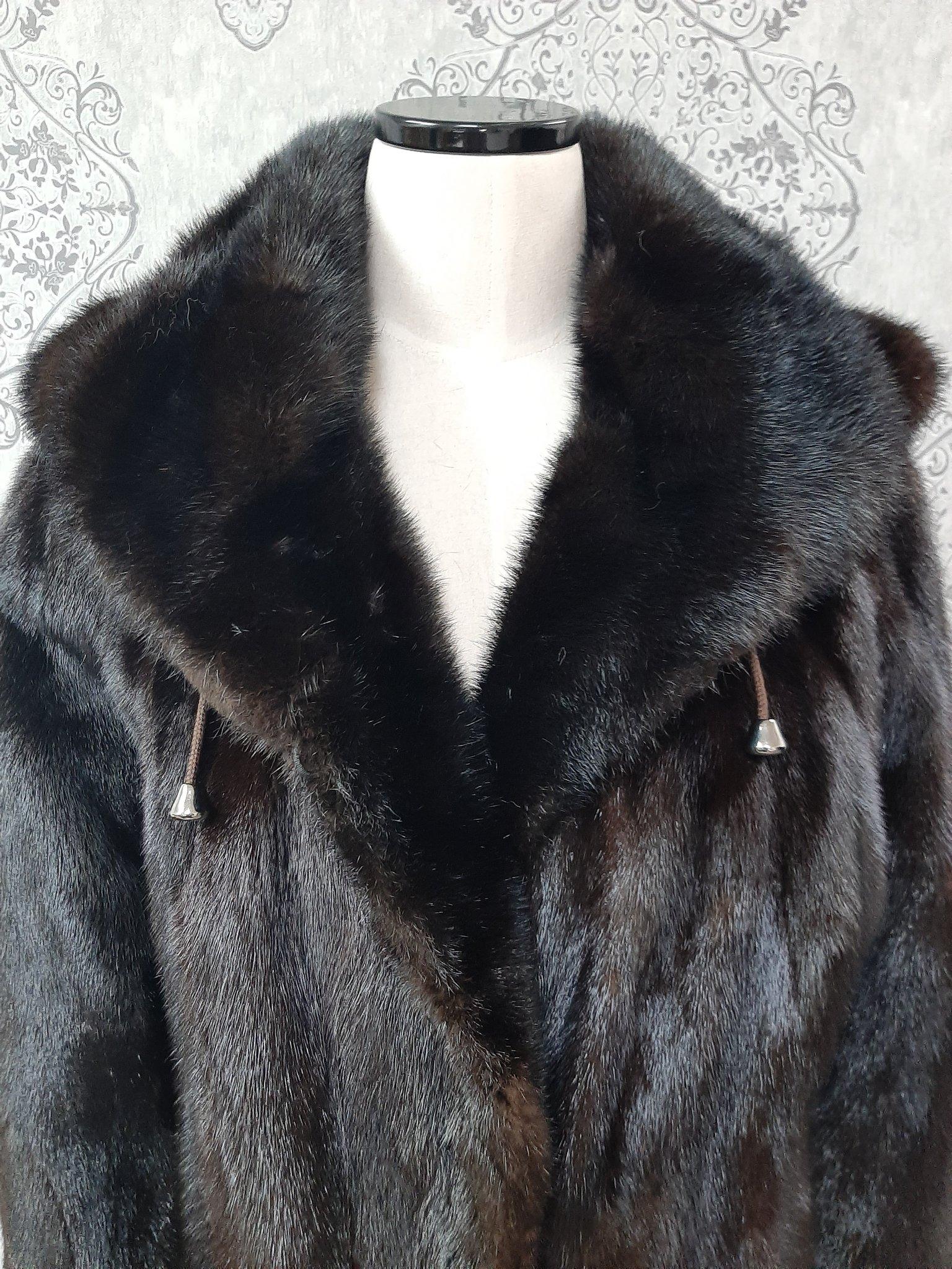 Black Unused ranch mink fur coat with a hood size 12 For Sale