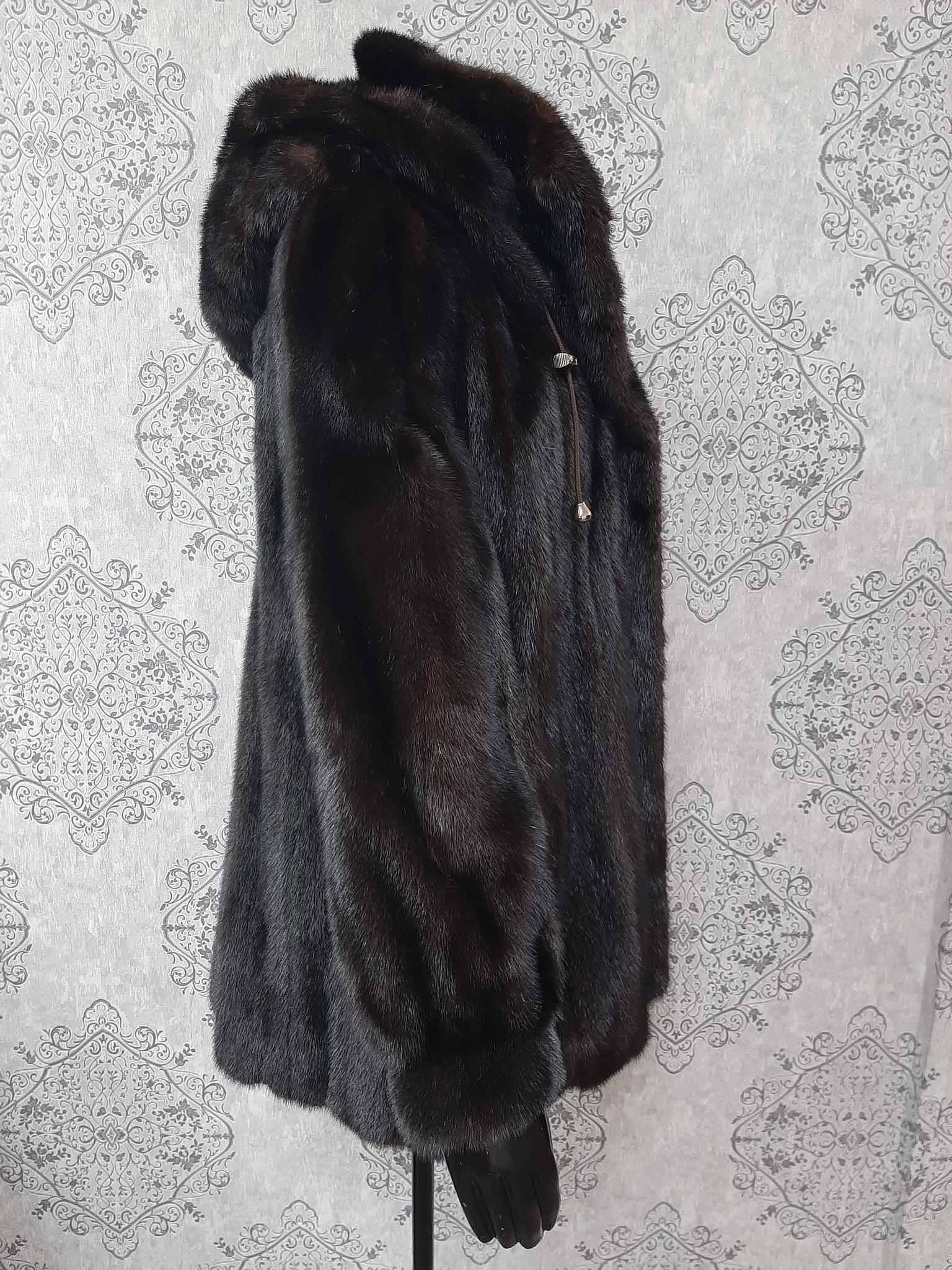 Black Unused ranch mink fur coat with a hood size 16 For Sale