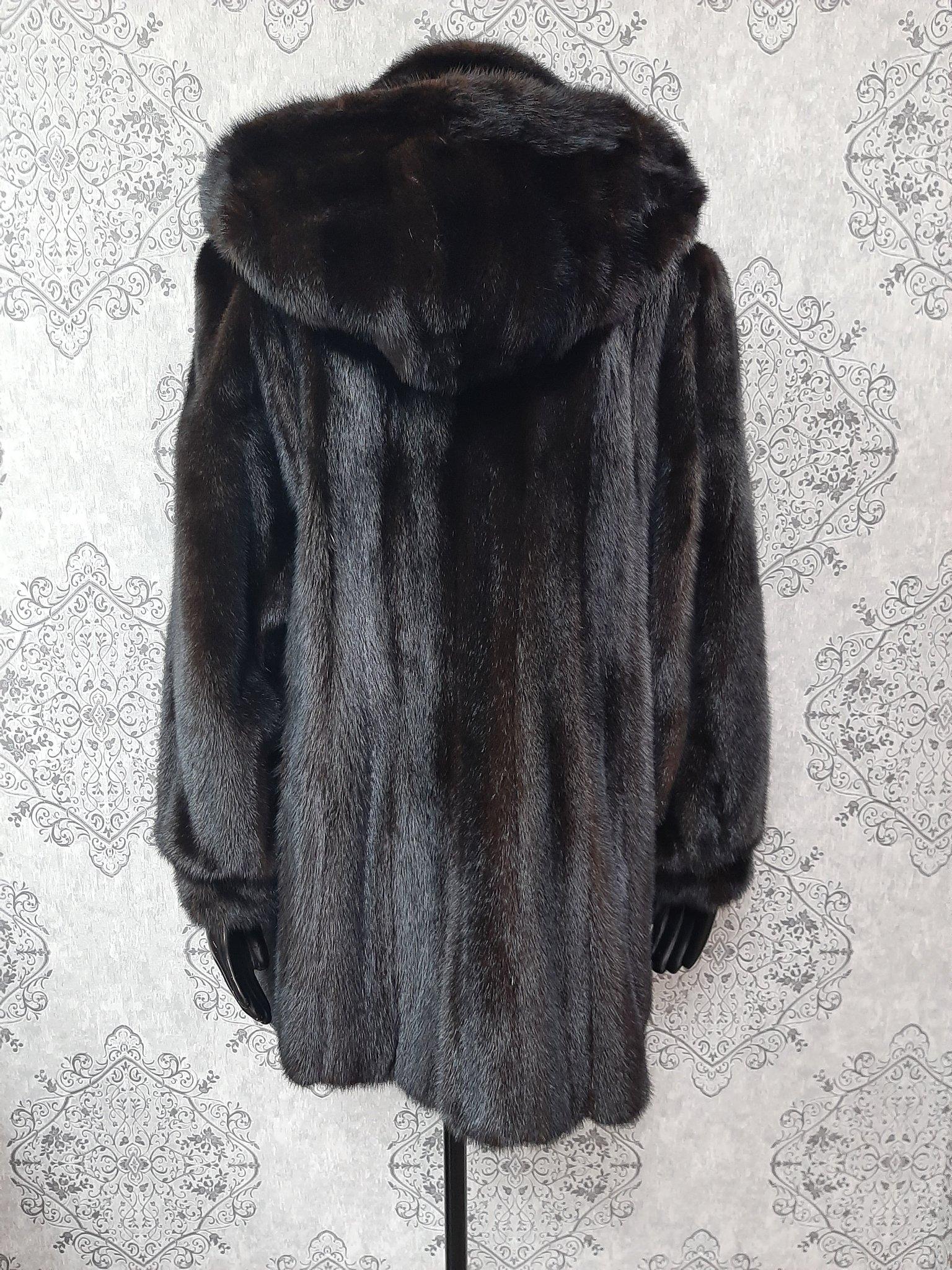 Manteau en fourrure de vison d'élevage non utilisé avec capuche, taille 16 en vente 1