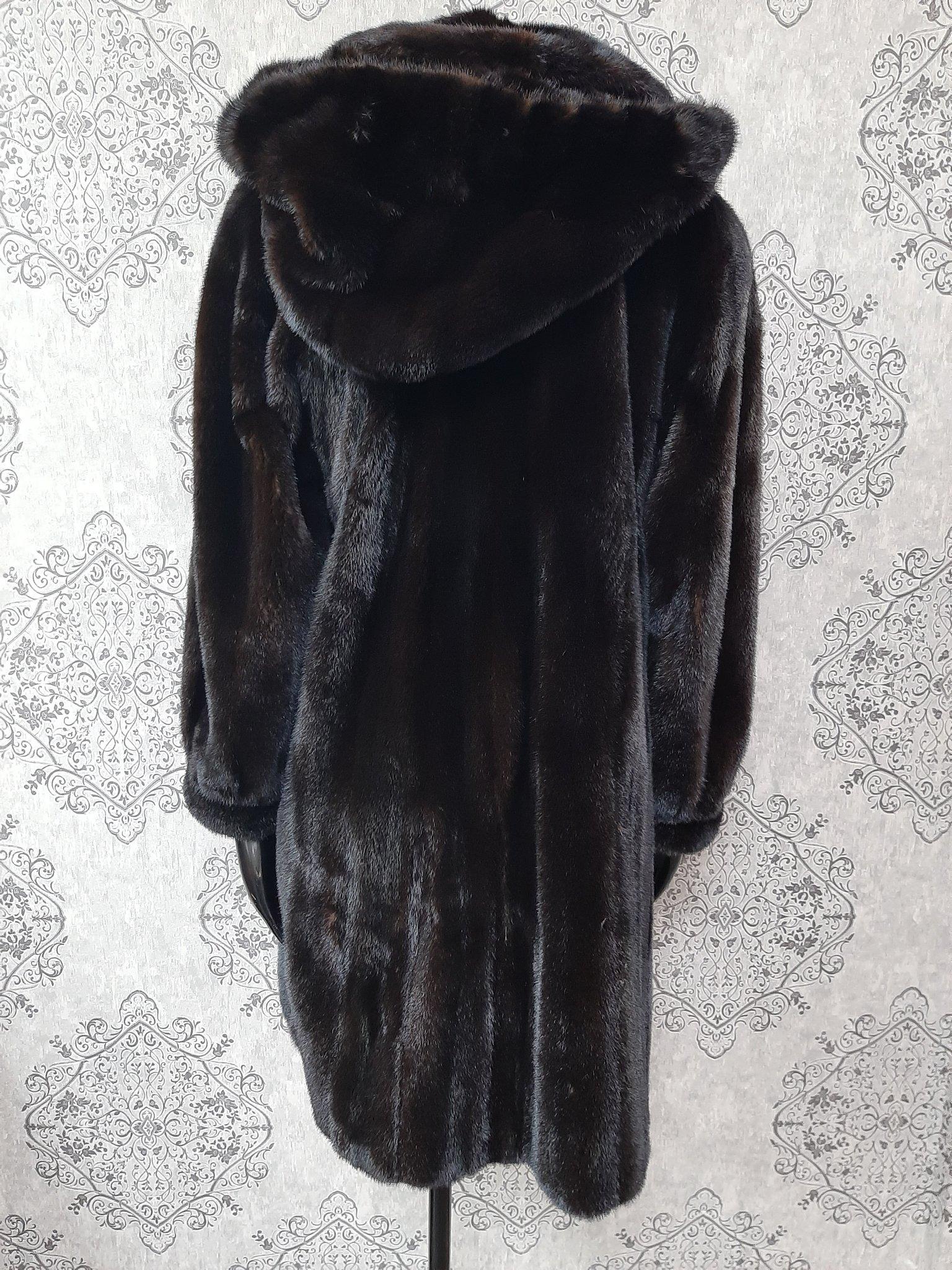 Black Unused ranch mink fur coat with a hood size 8 For Sale