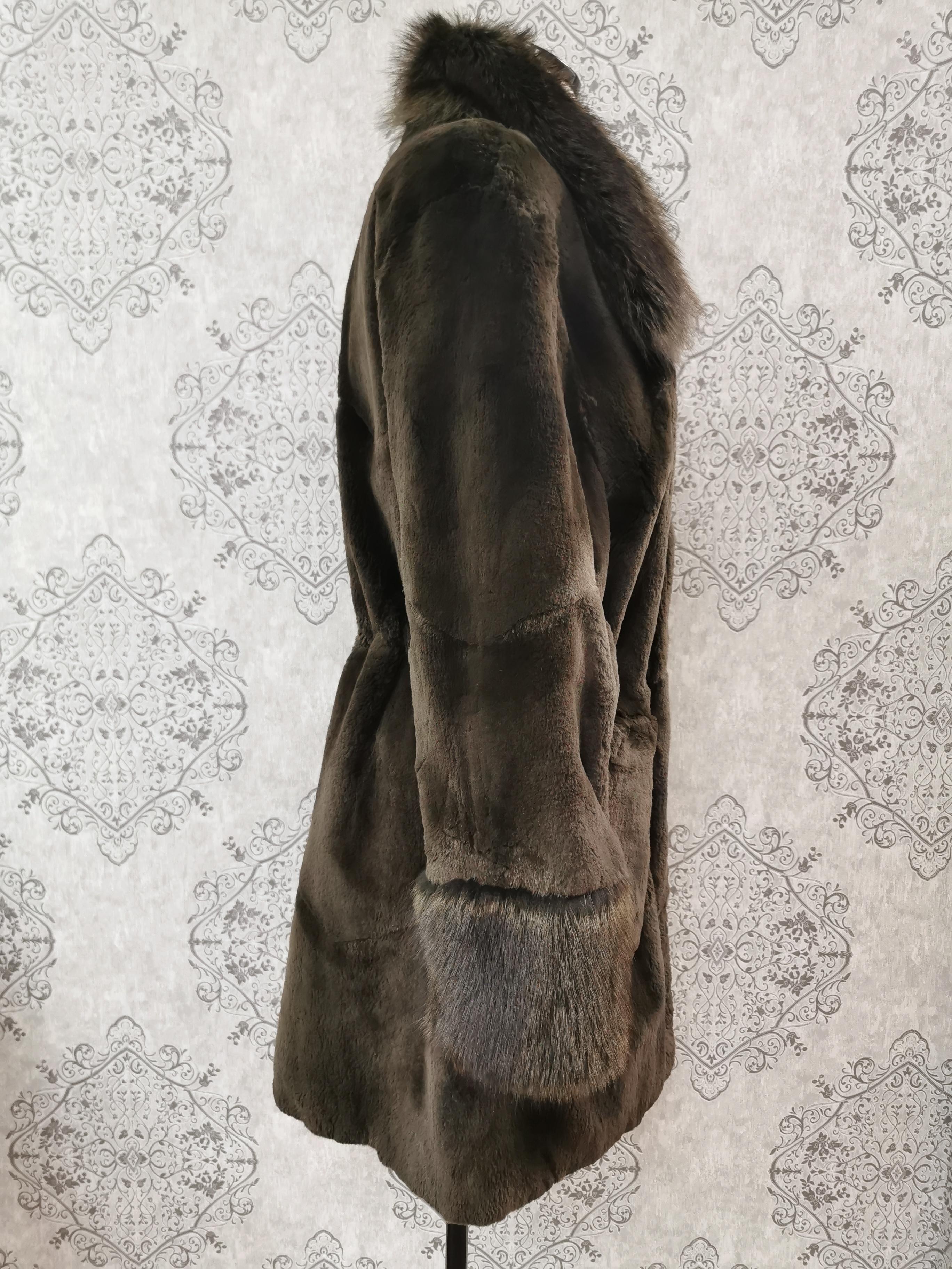 Nina Riccibgreen geschorener Nerzmantel mit Pelzbesatz Größe 12 mit Gürtel im Zustand „Hervorragend“ im Angebot in Montreal, Quebec