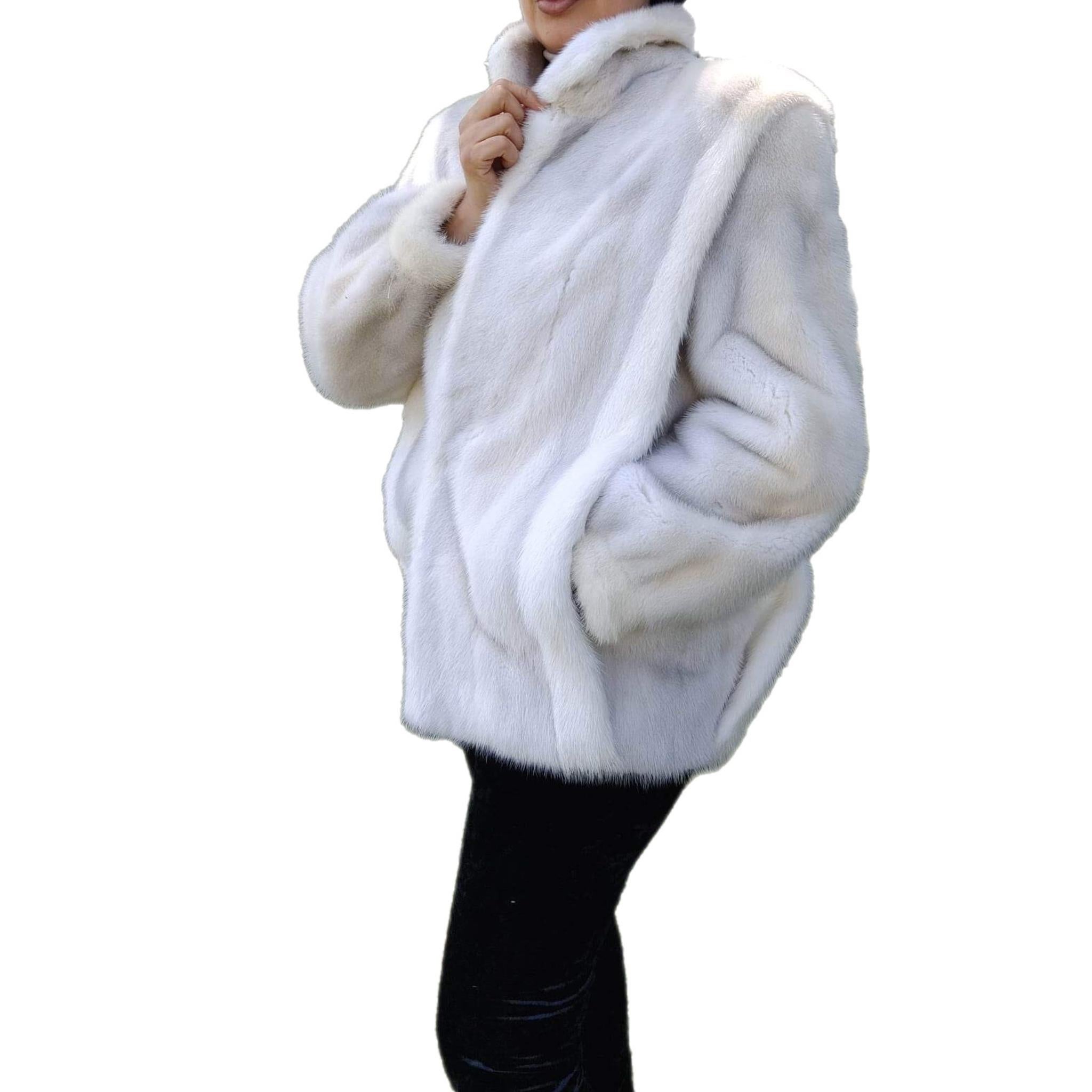 ~Unused Tourmaline Mink Fur Coat (Size 8 - M)  In New Condition In Montreal, Quebec
