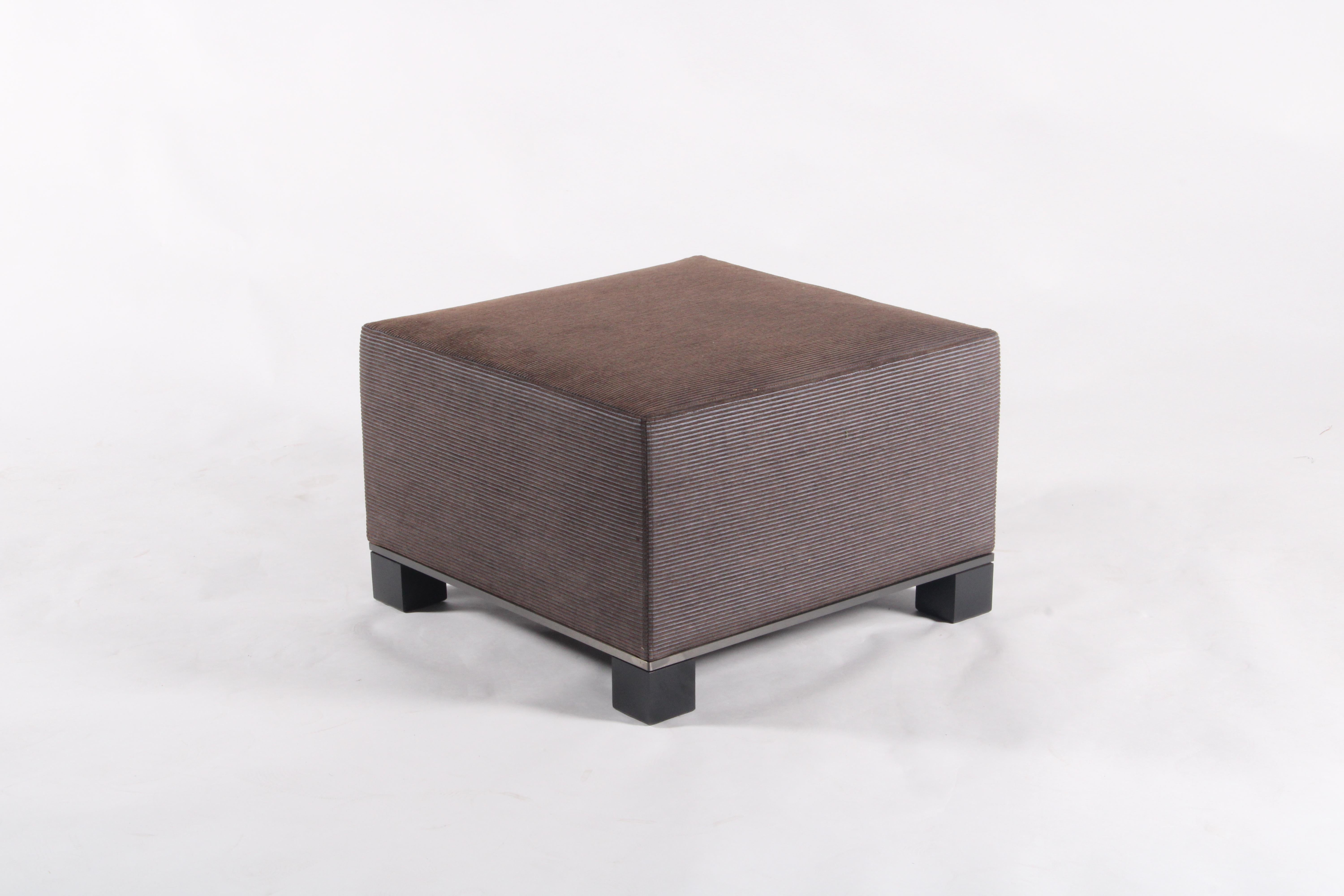 Unbenutzter Vintage Cassina Ottomane (Holzarbeit) im Angebot